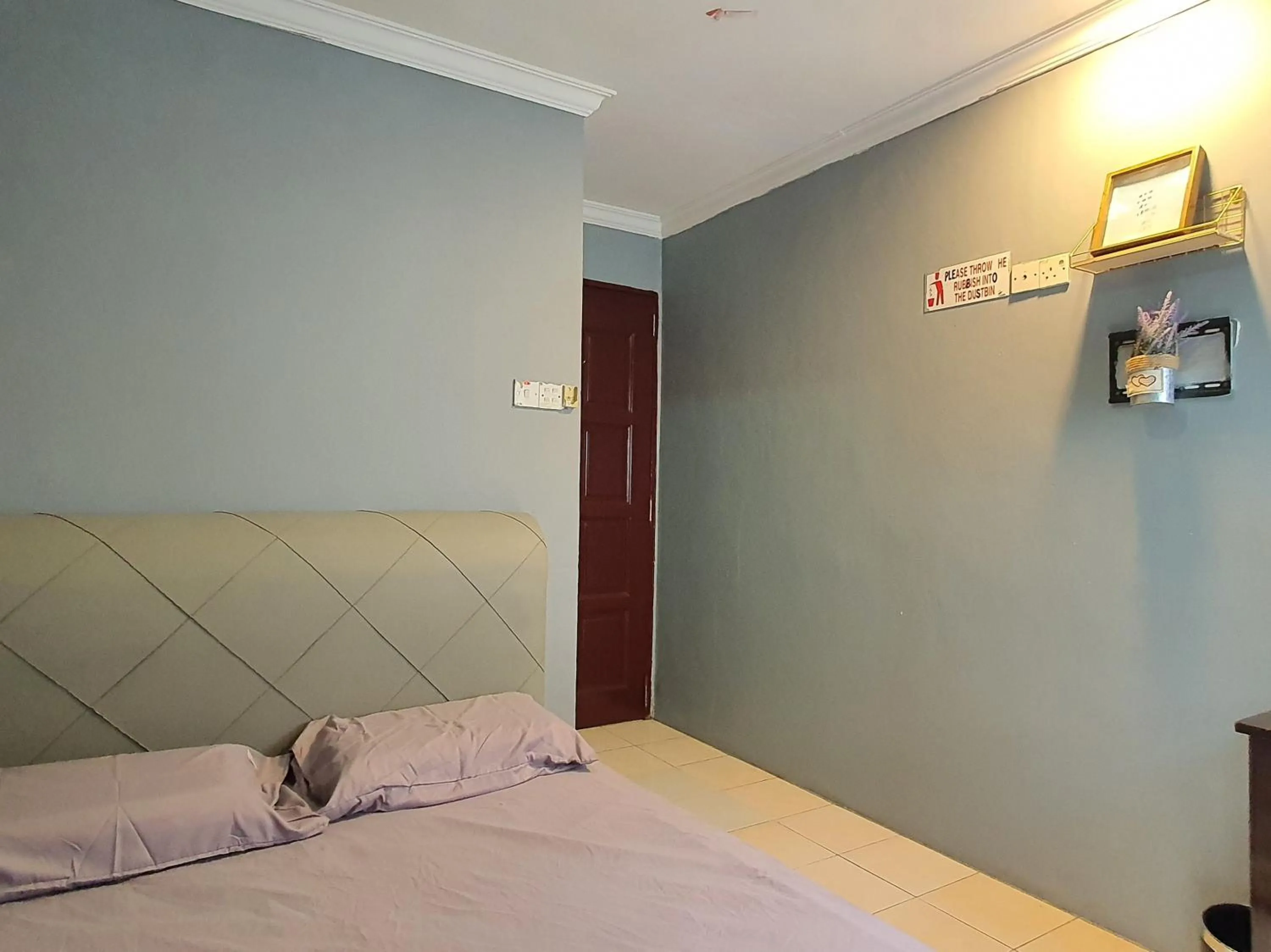 Photo of the whole room, Bed in Hotel O Hoover Room