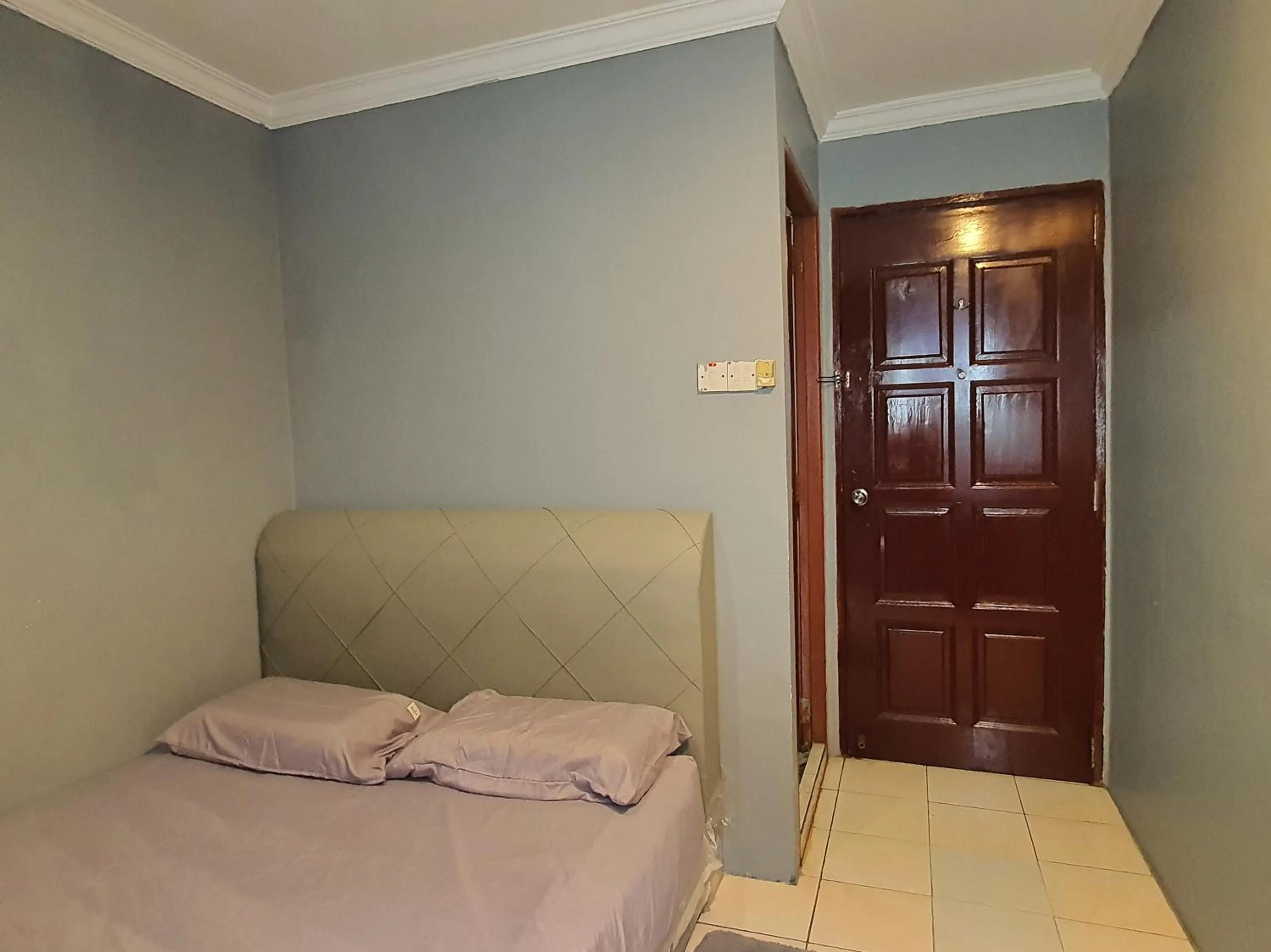 Photo of the whole room, Bed in Hotel O Hoover Room