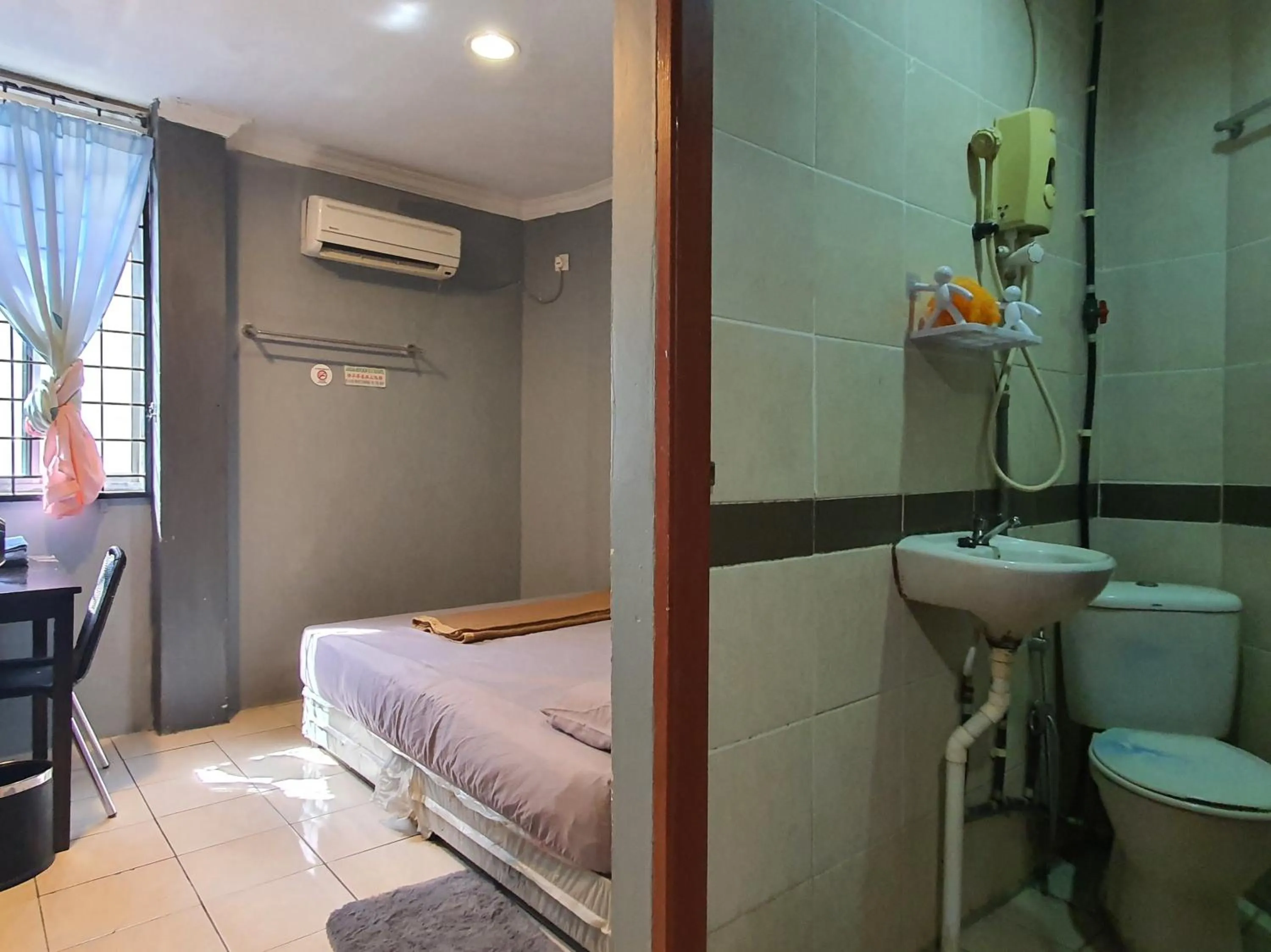 Bathroom in Hotel O Hoover Room