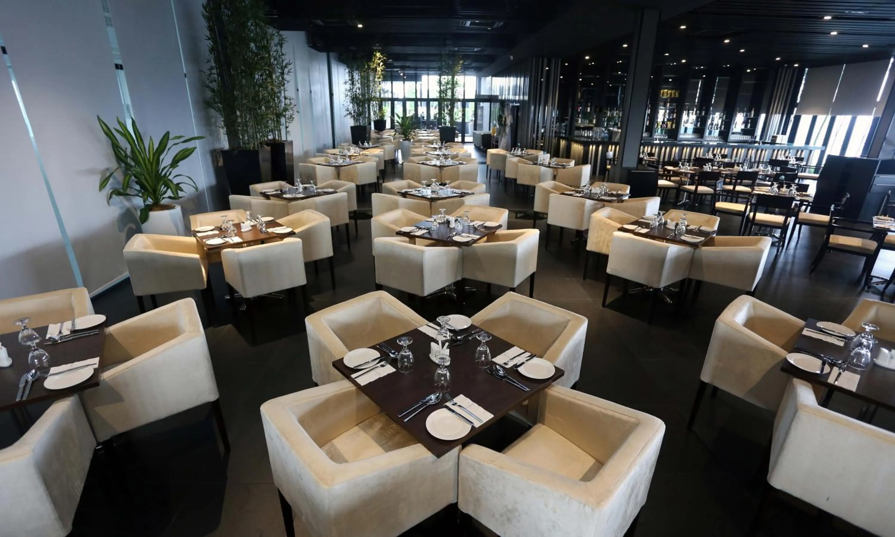 Restaurant/places to eat in e.City Hotel@OneCity