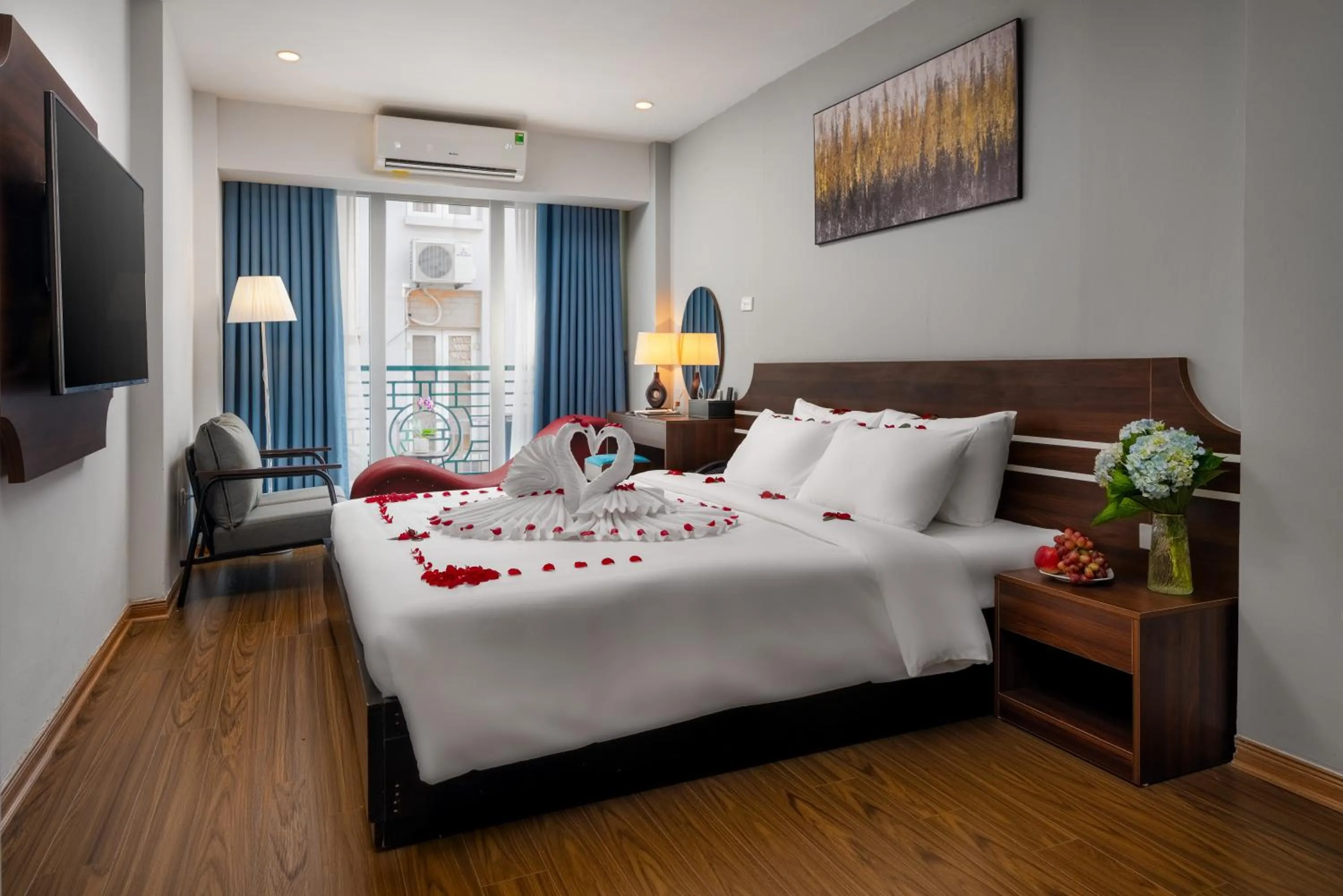 Bed in Astoria Hanoi Hotel & Travel