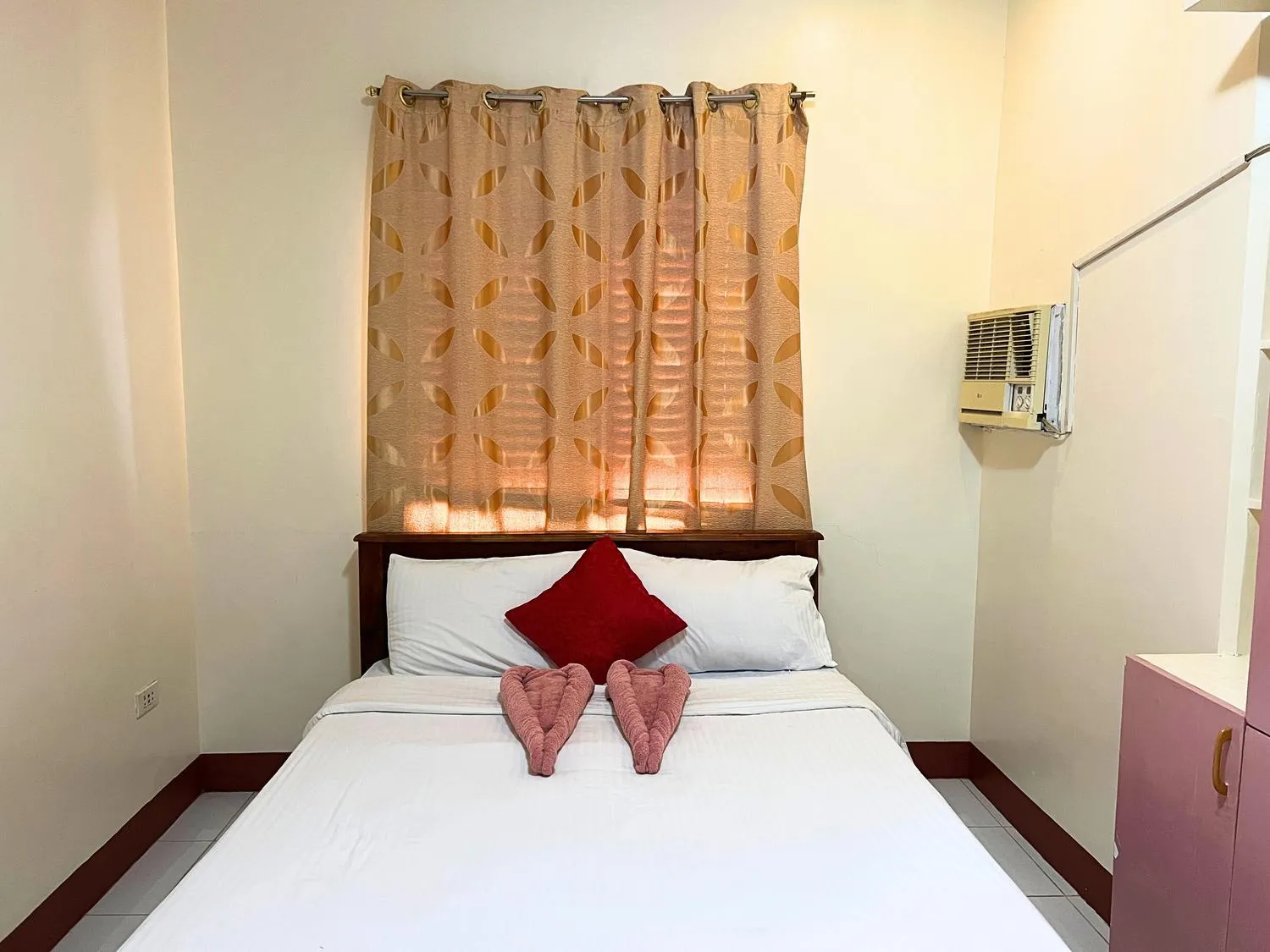 Bed in Manora Apartment