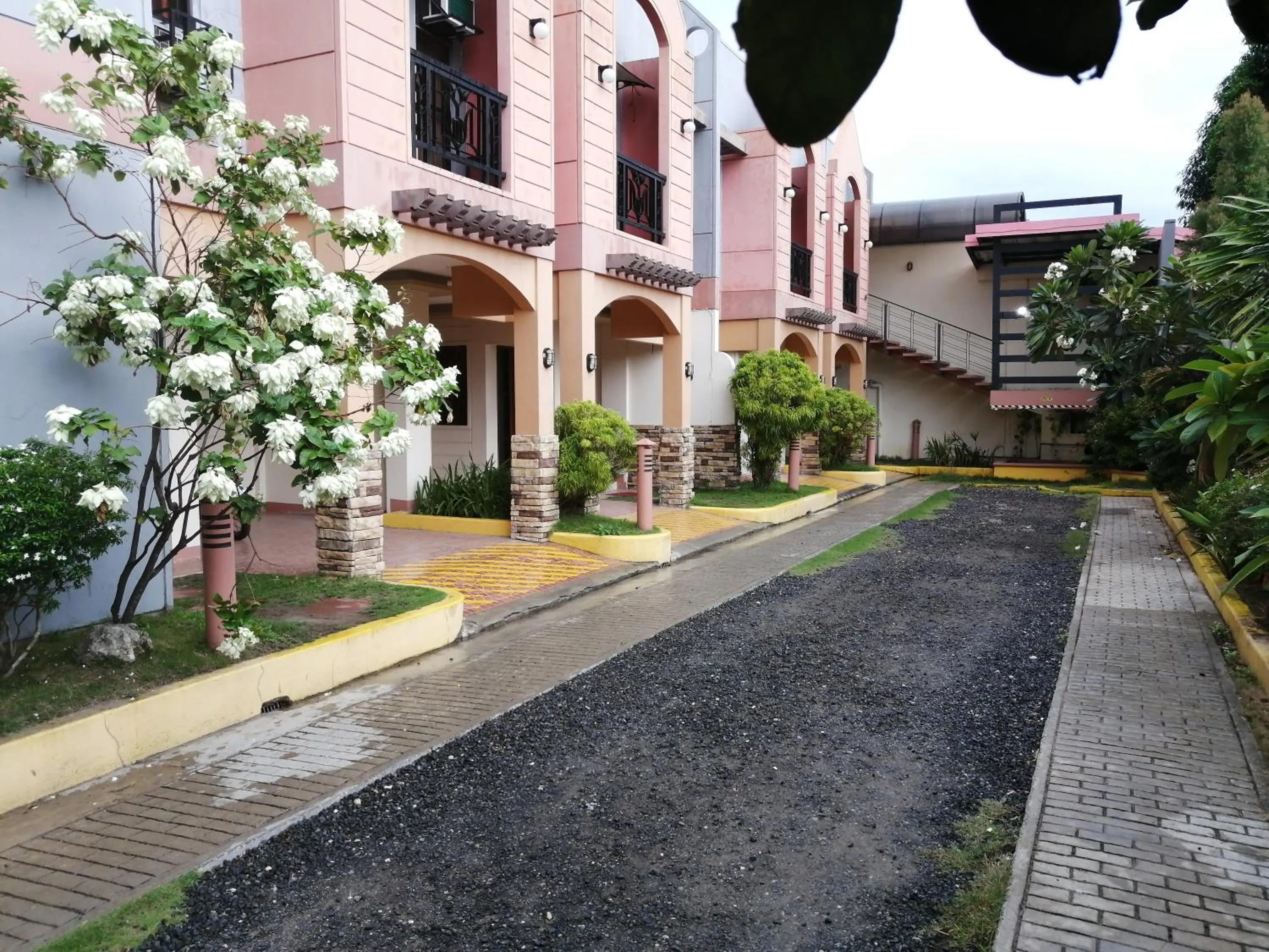 Facade/entrance in Manora Apartment