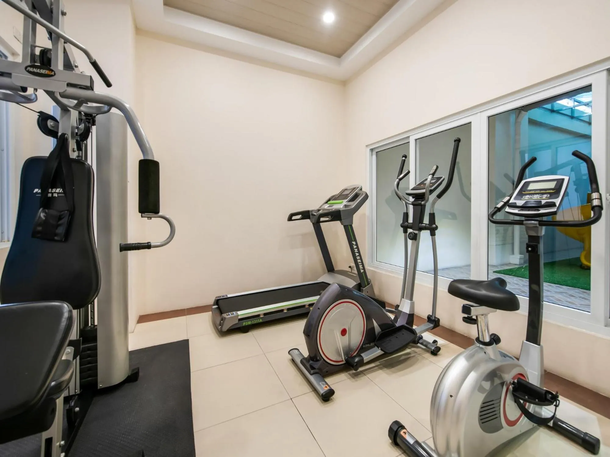 Fitness centre/facilities in Homes at Bay Area Suites by SMS Hospitality