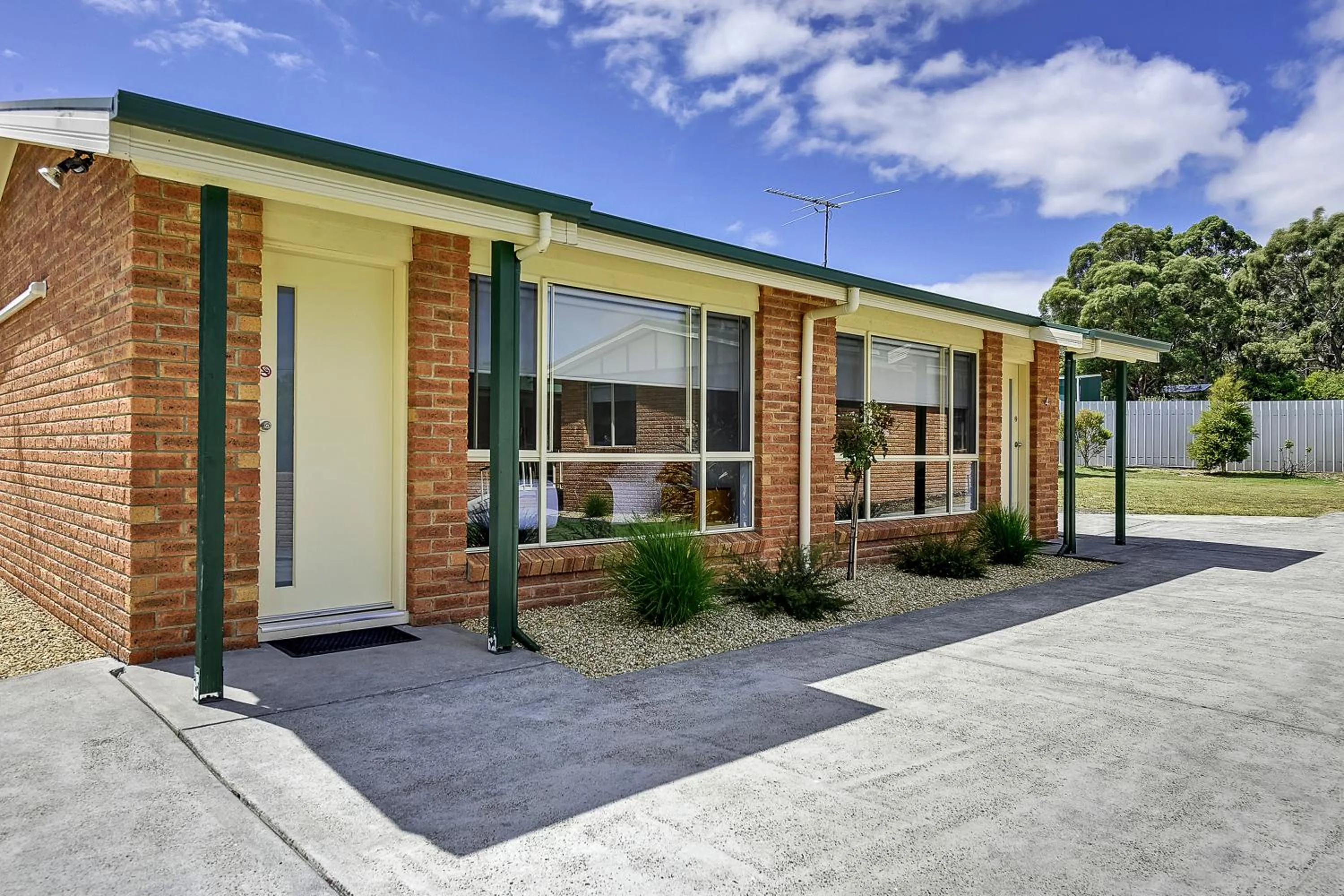 Property building in Masons Cottages