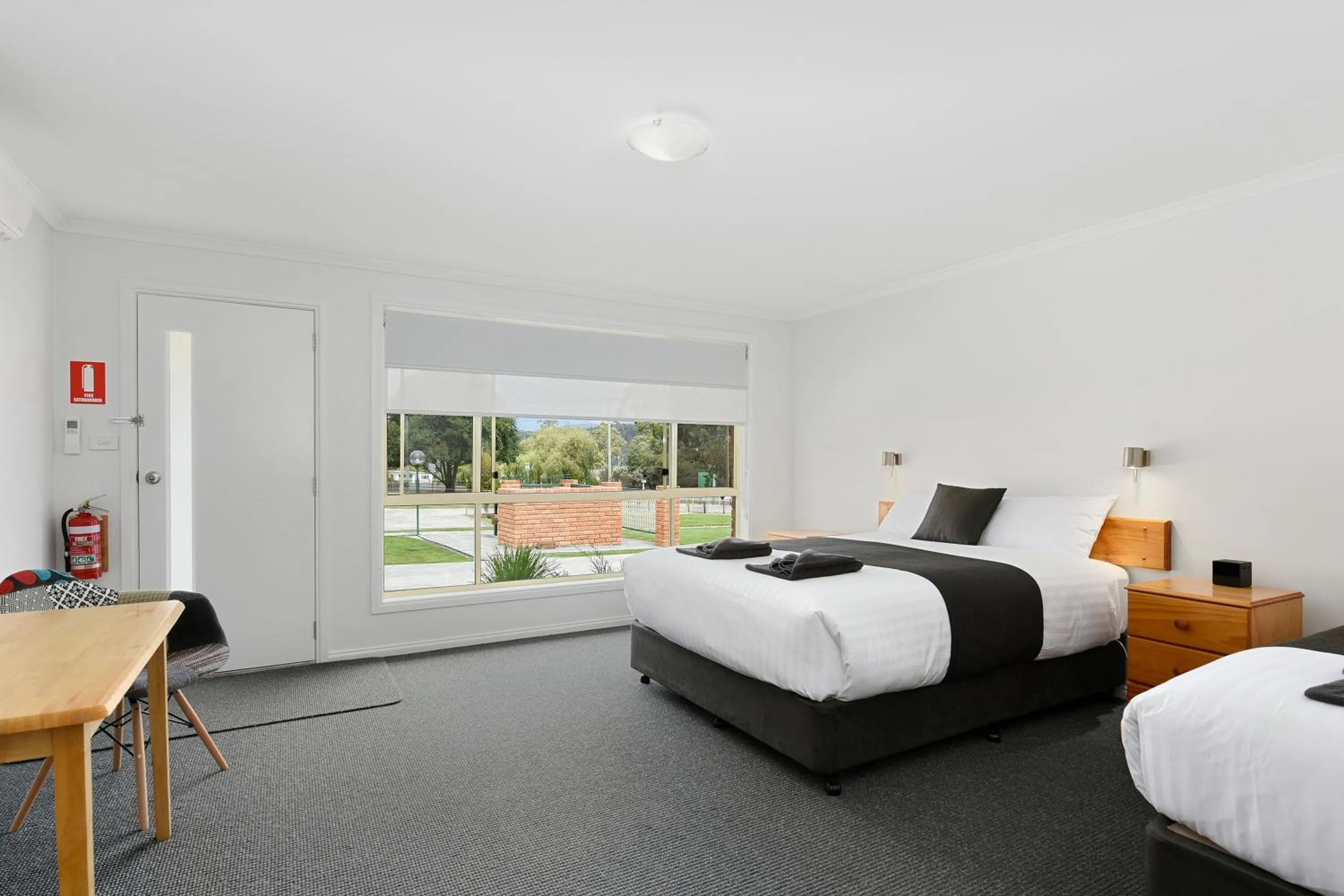 Photo of the whole room, Bed in Masons Cottages