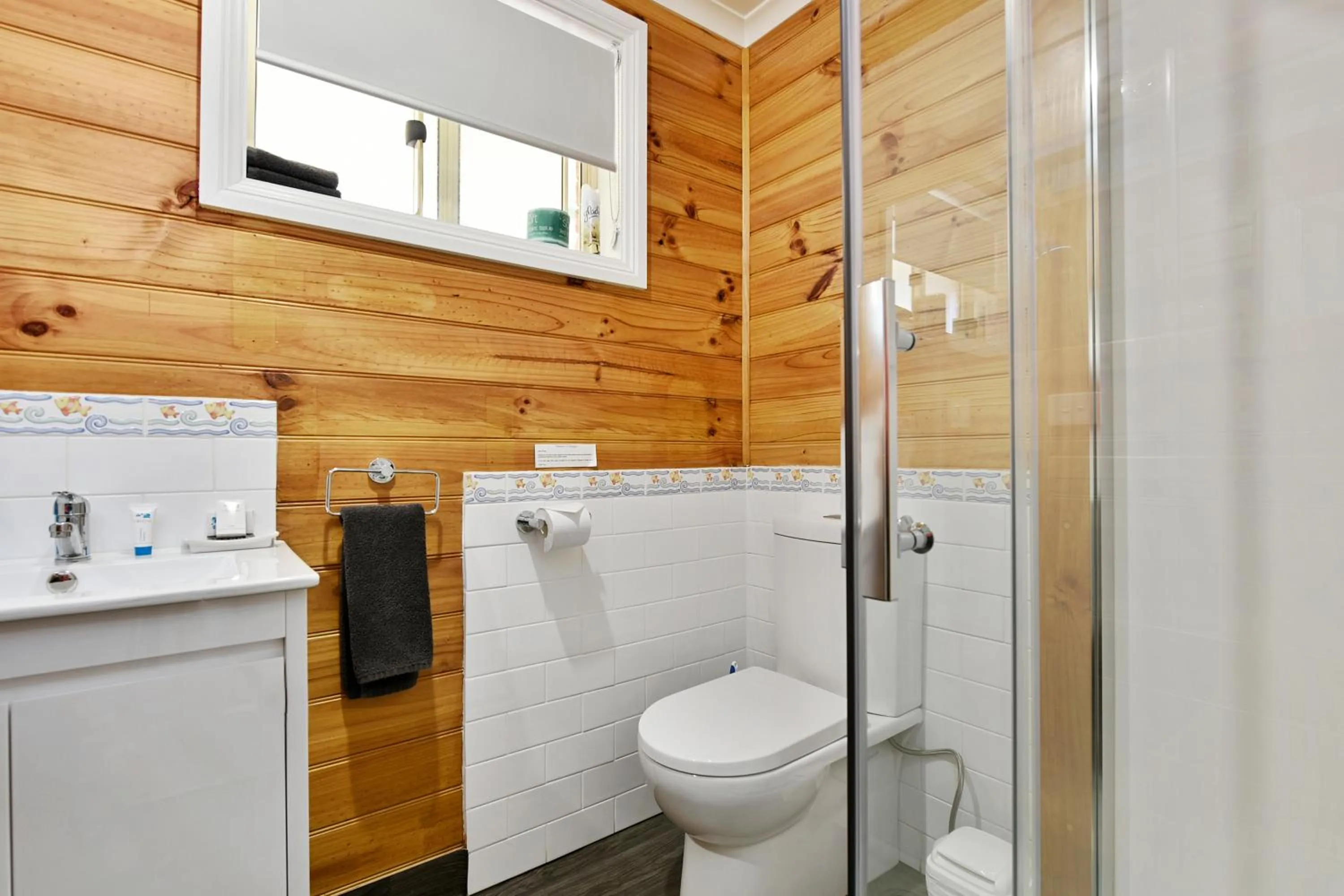 Bathroom in Masons Cottages