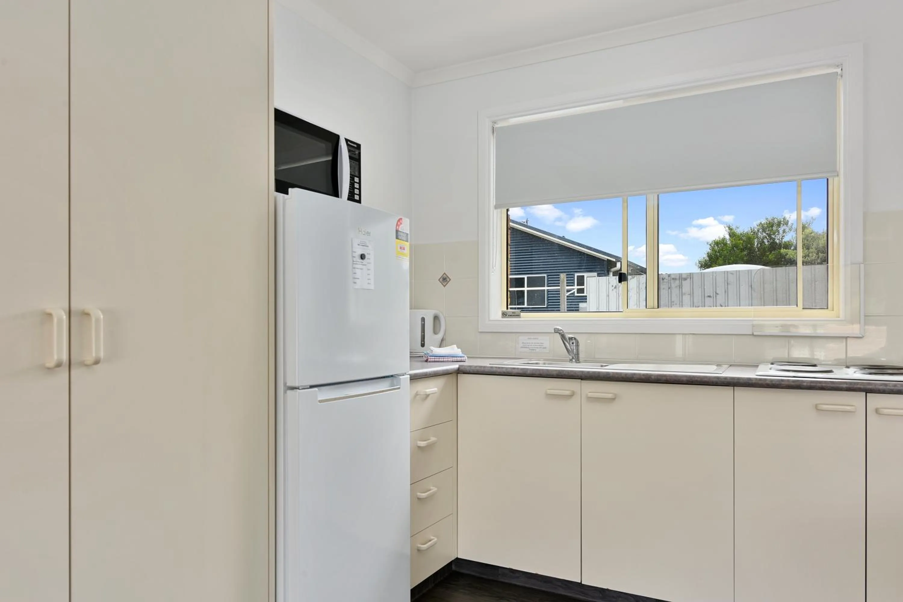 Kitchen or kitchenette in Masons Cottages