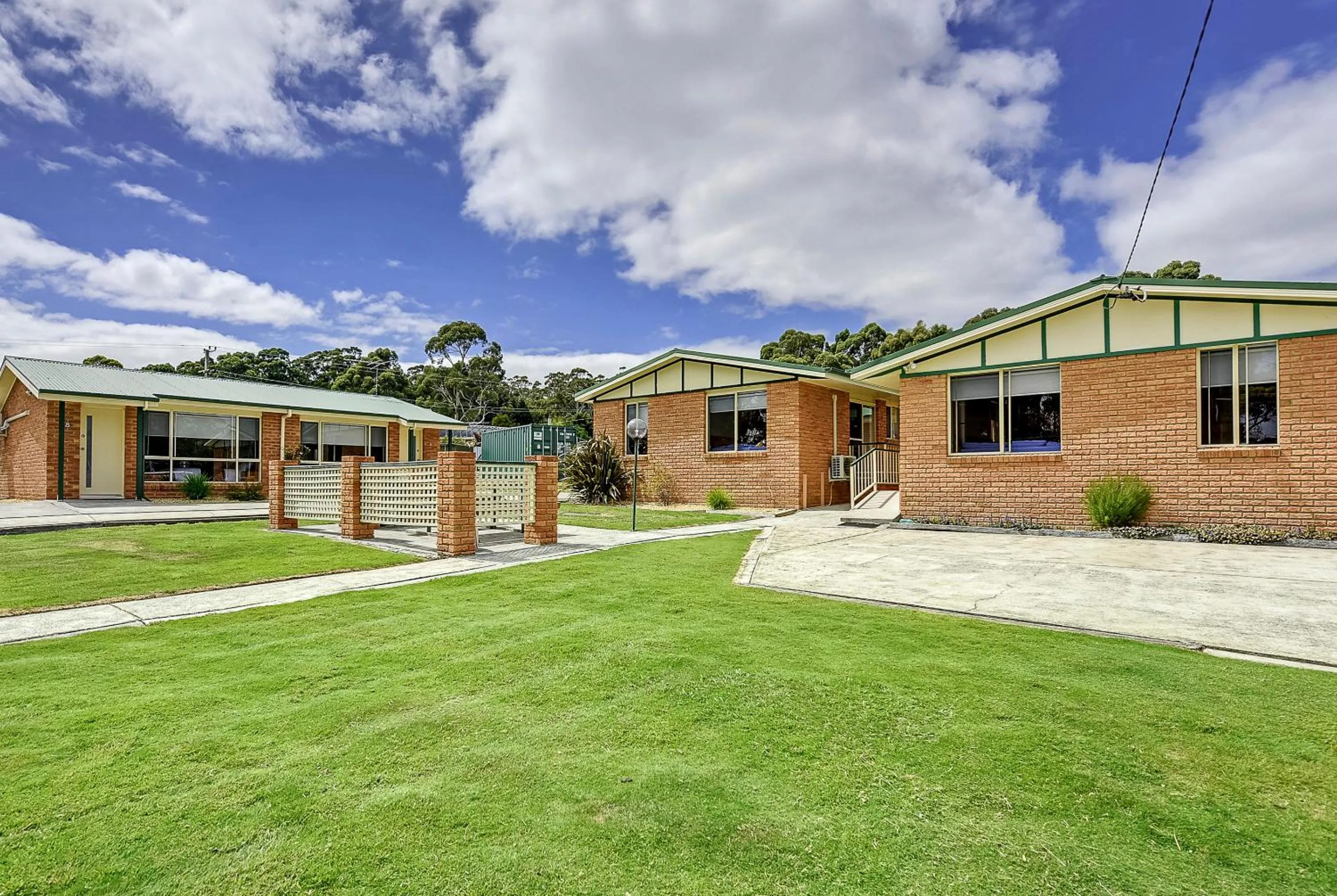 Property building in Masons Cottages