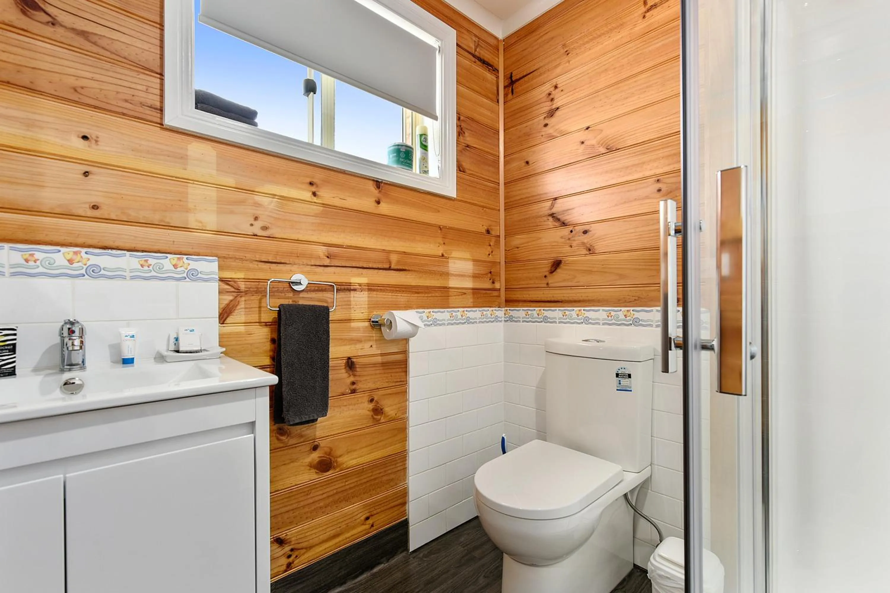 Bathroom in Masons Cottages