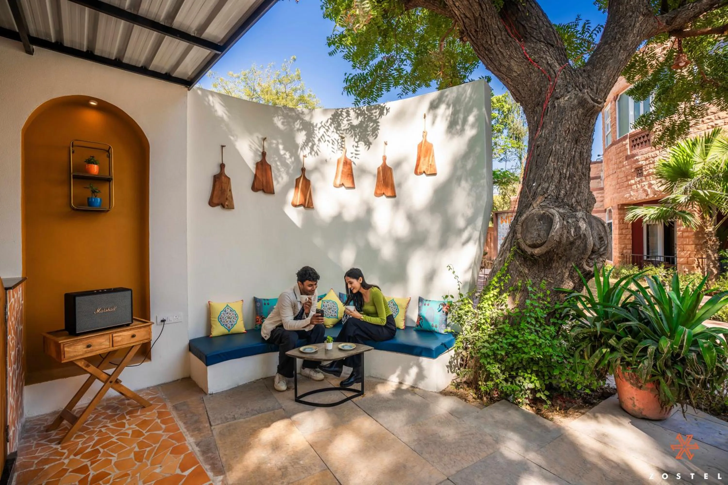 Communal lounge/ TV room in Zostel Jodhpur, Ratanada