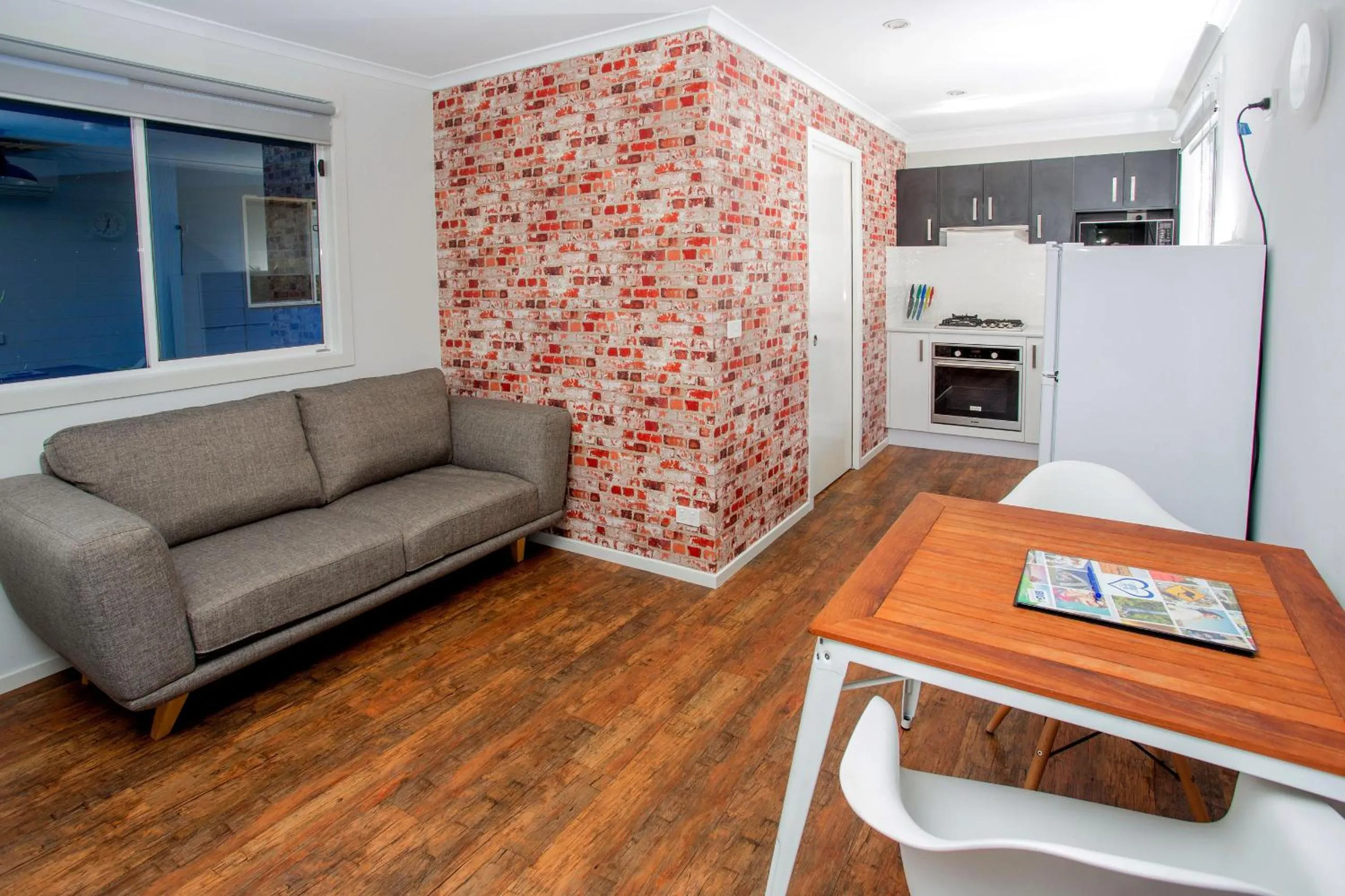 Kitchen or kitchenette in BIG4 Traralgon Park Lane Holiday Park