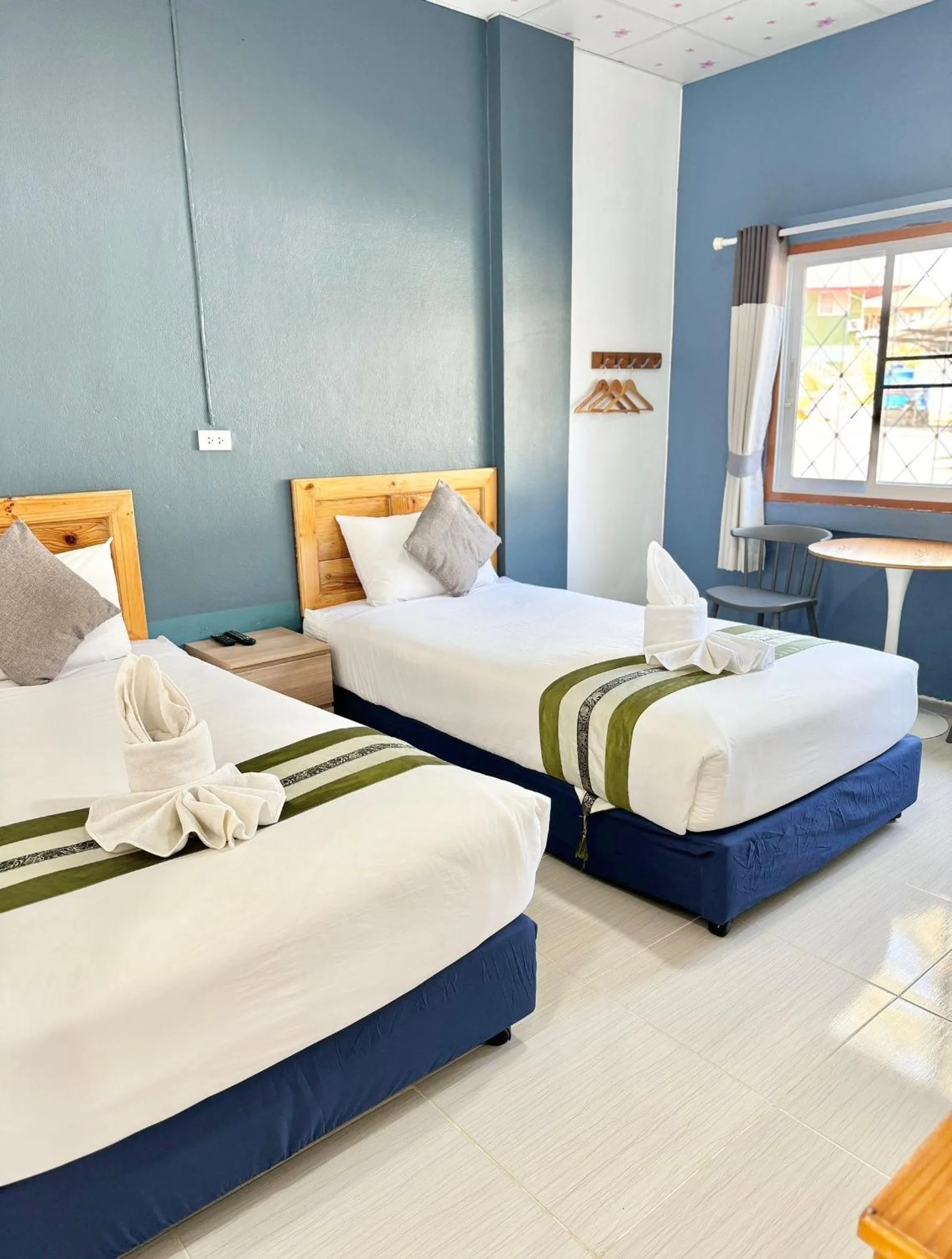 Seating area, Bed in Diamond de pai