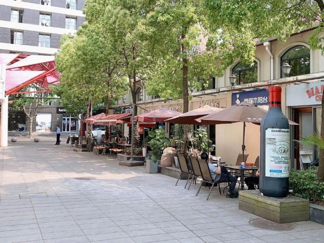 Restaurant/places to eat in Atour Hotel Xujiahui Meiying