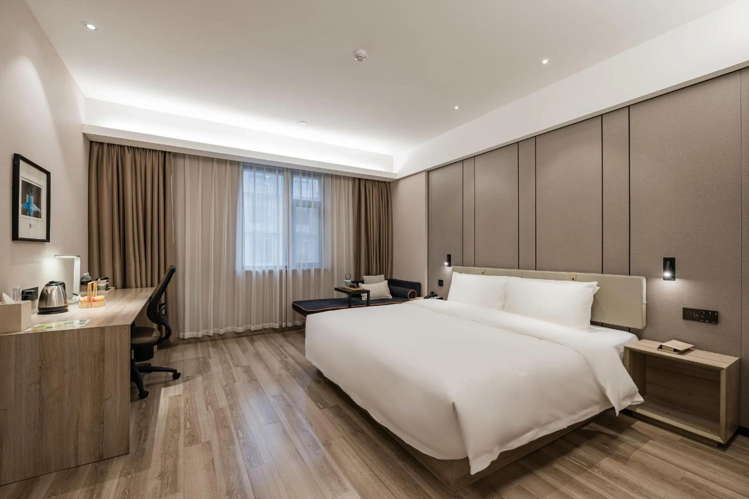 Photo of the whole room, Bed in Atour Hotel Xujiahui Meiying