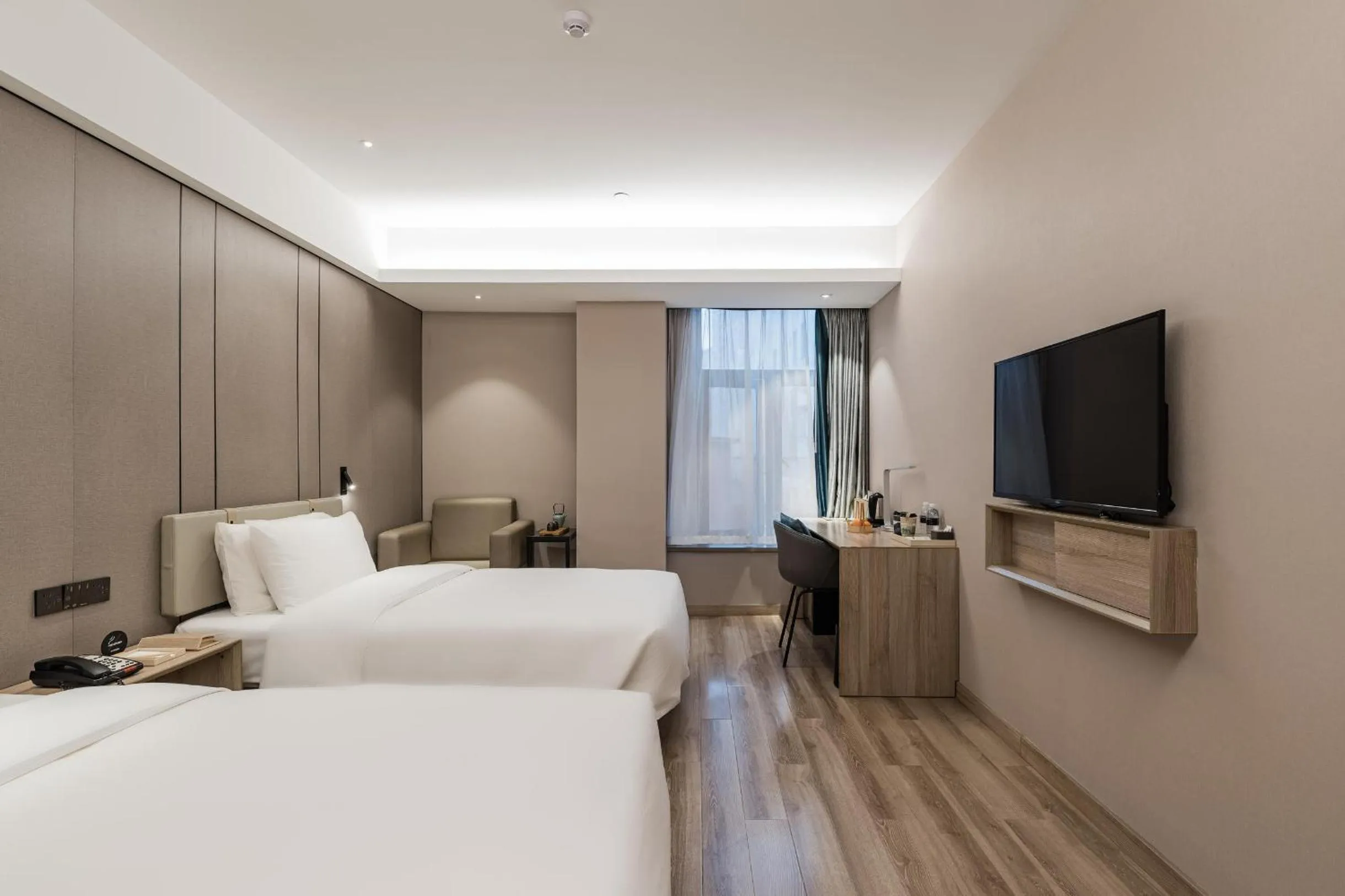 Photo of the whole room, Bed in Atour Hotel Xujiahui Meiying