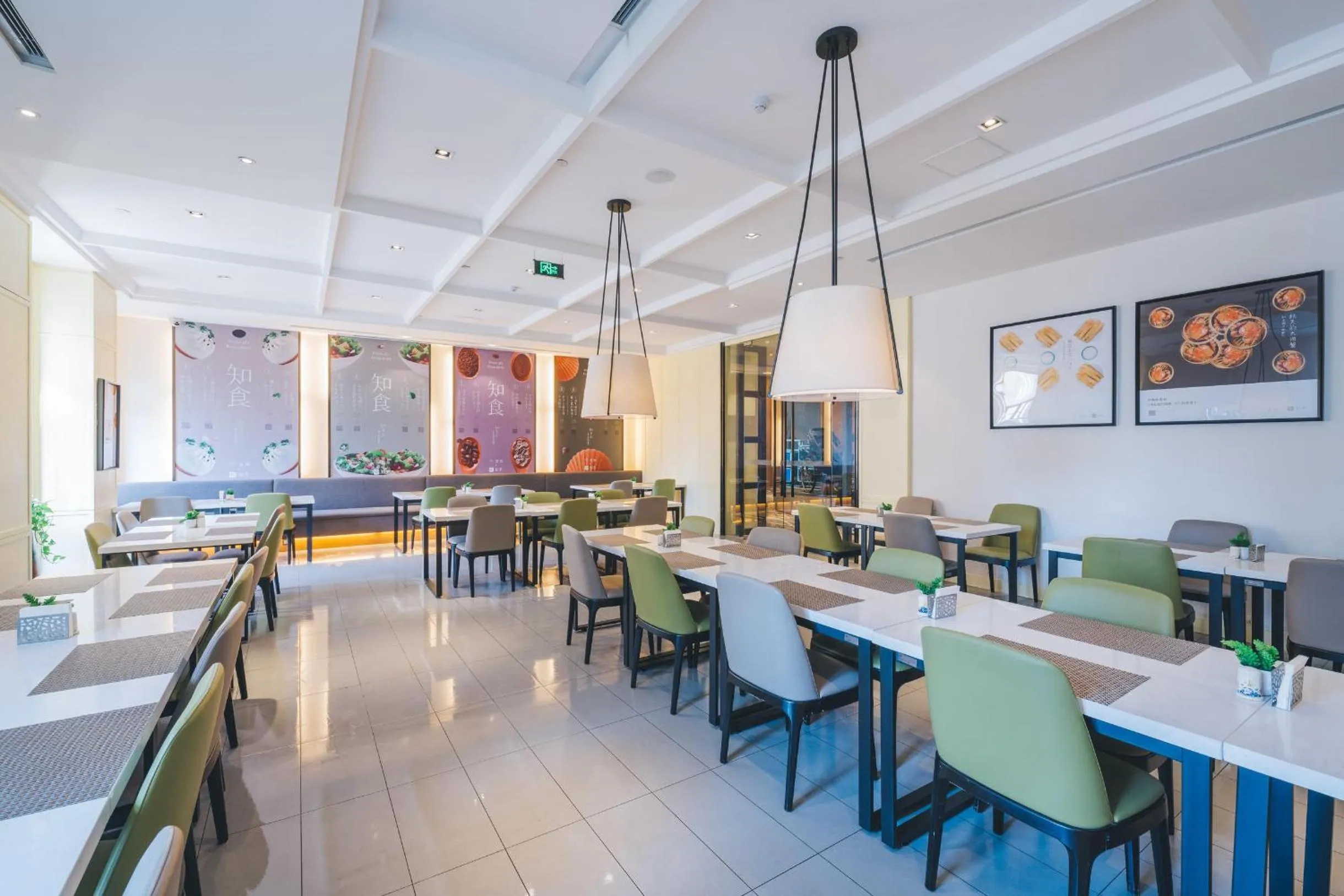 Restaurant/places to eat in Atour Hotel Xujiahui Meiying