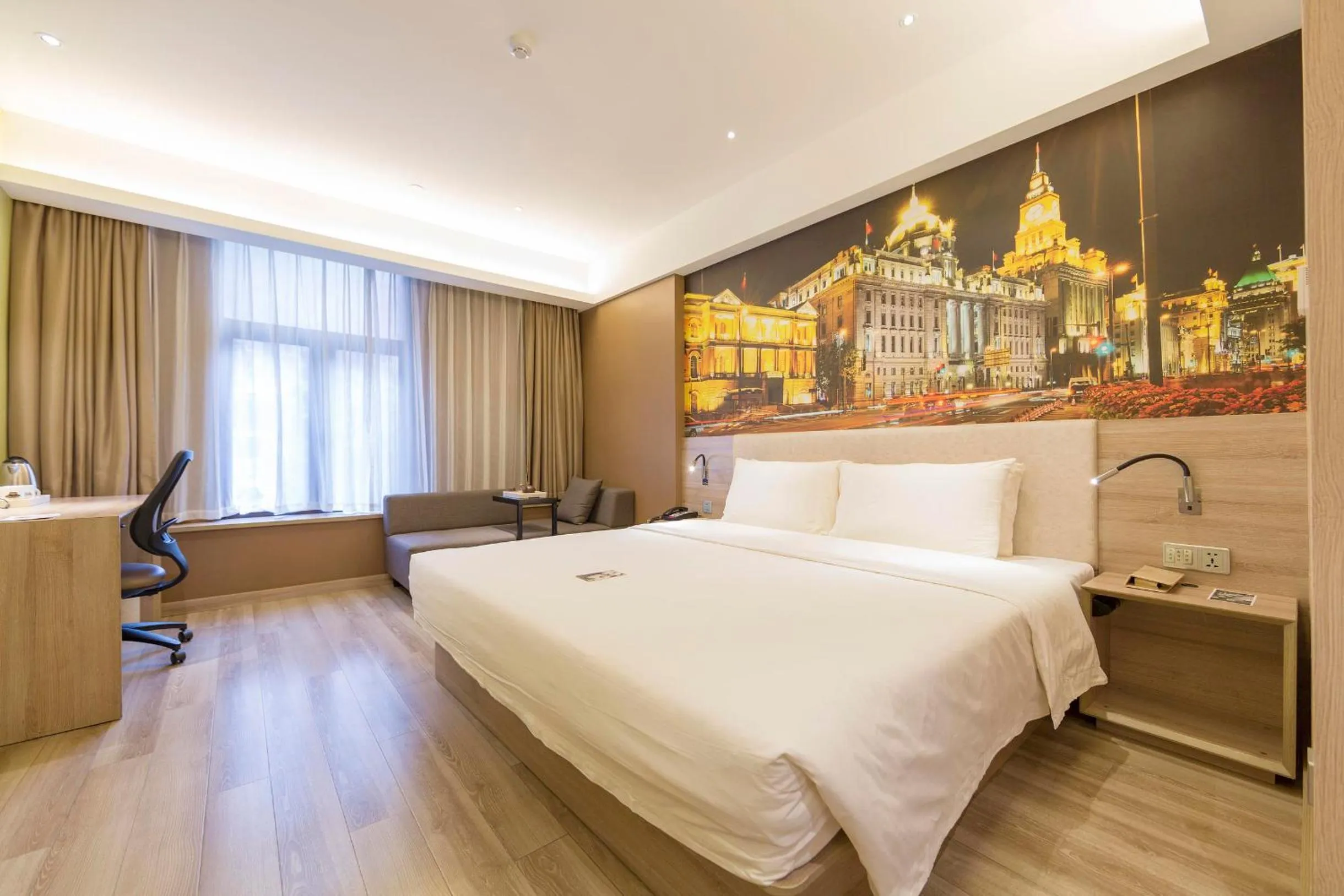 Photo of the whole room, Bed in Atour Hotel Xujiahui Meiying