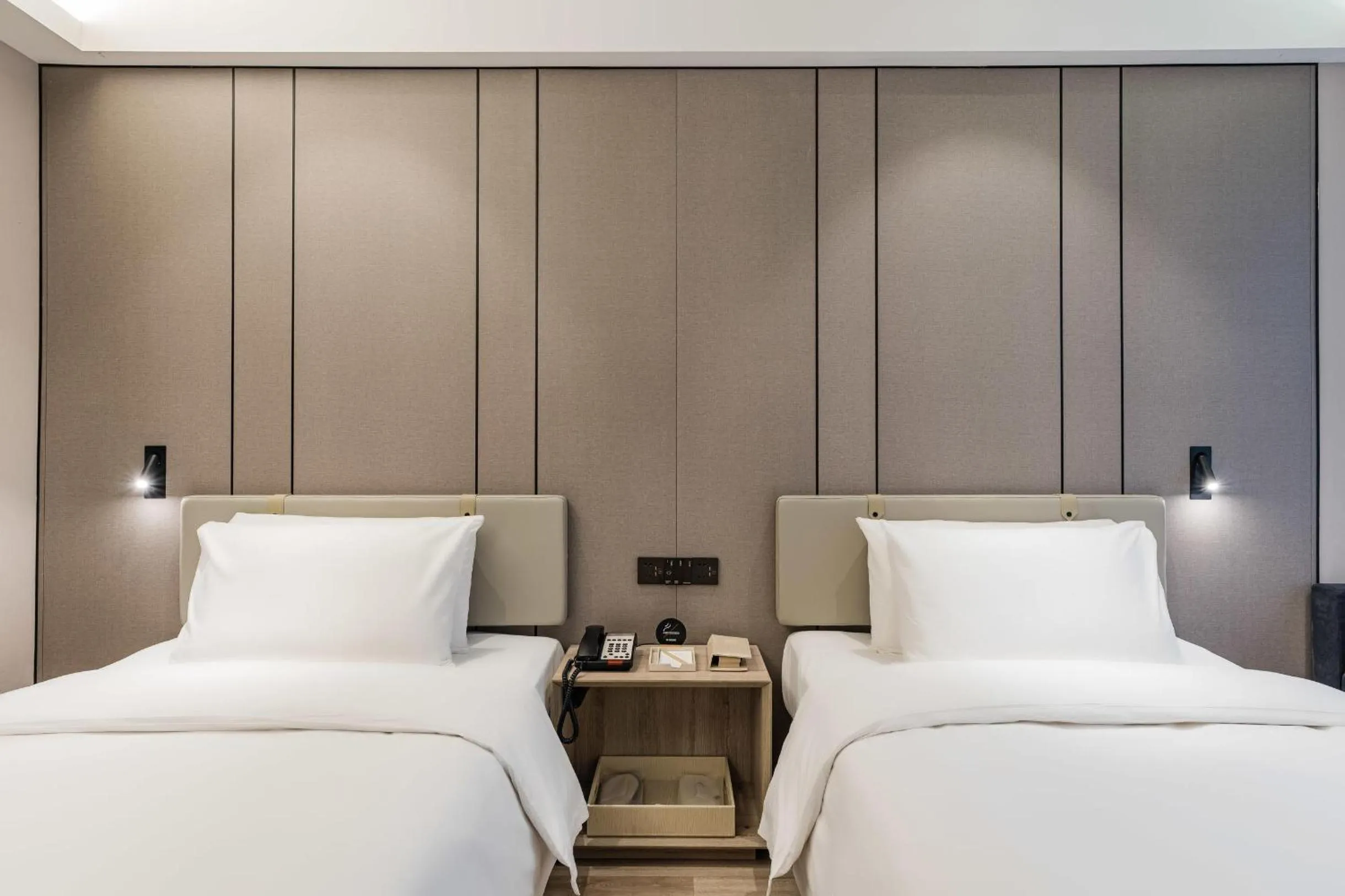 Bed in Atour Hotel Xujiahui Meiying