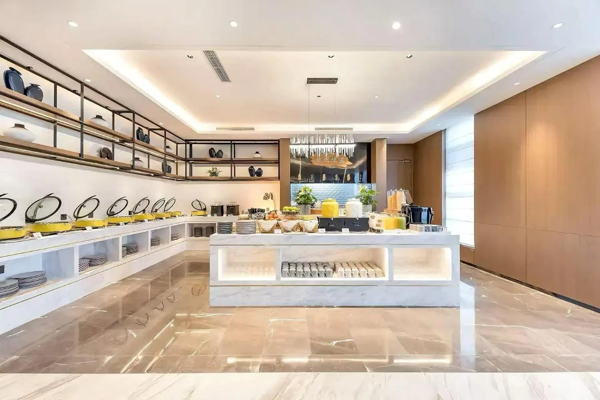 Restaurant/places to eat in Atour Hotel Zhijiang Bridge