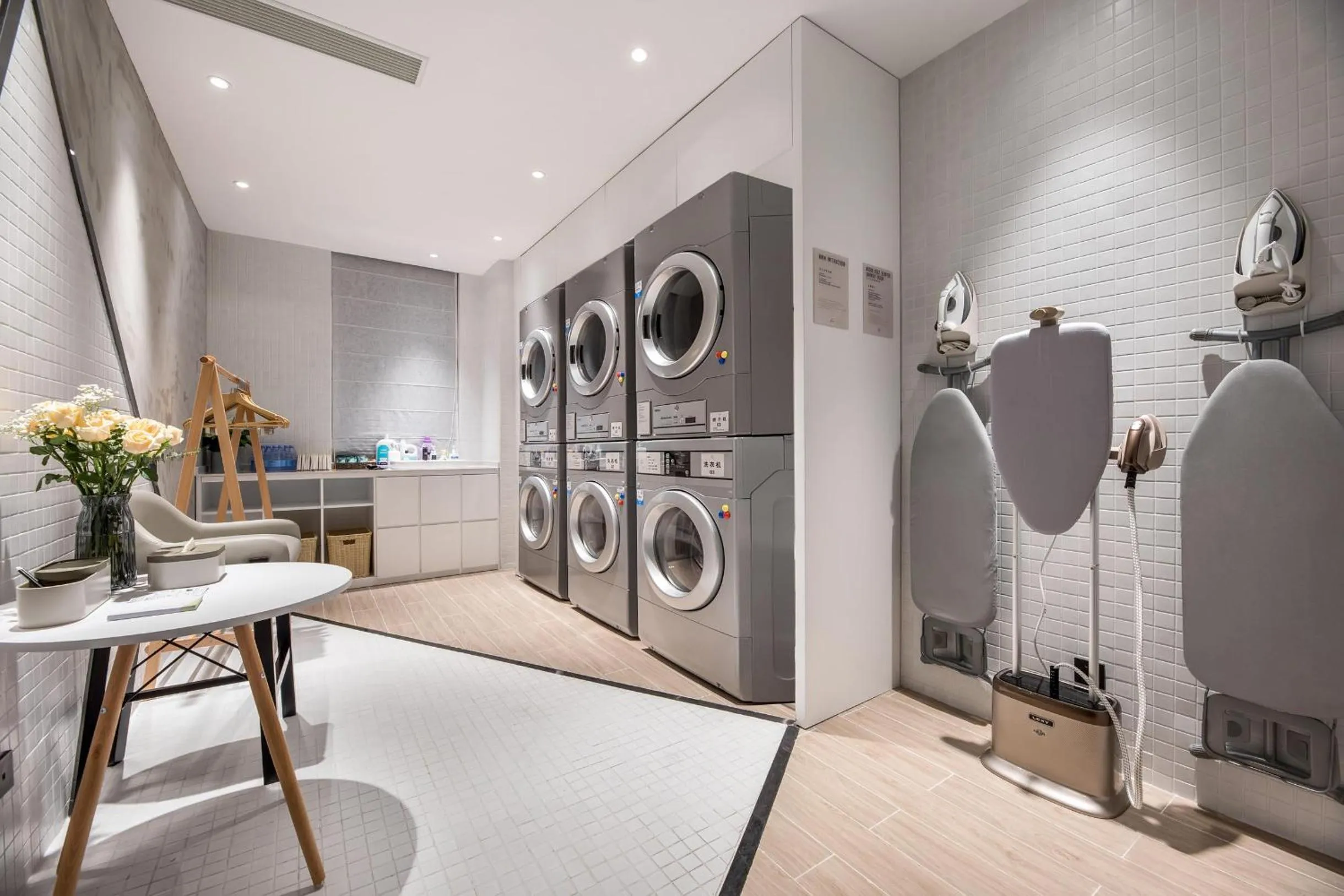 Atour Hotel Zhijiang Bridge