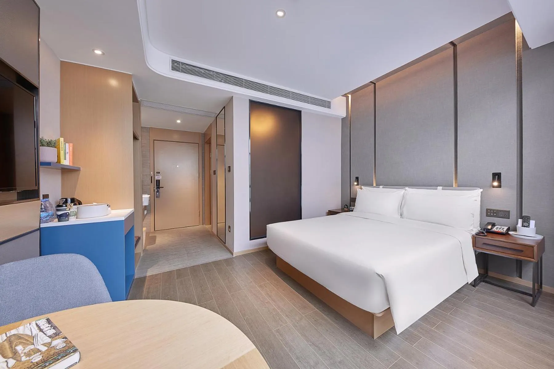 Photo of the whole room, Bed in Atour Hotel Guangzhou Panyu City Bridge