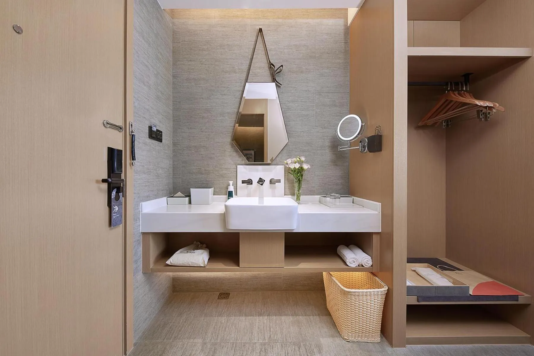 Photo of the whole room in Atour Hotel Guangzhou Panyu City Bridge