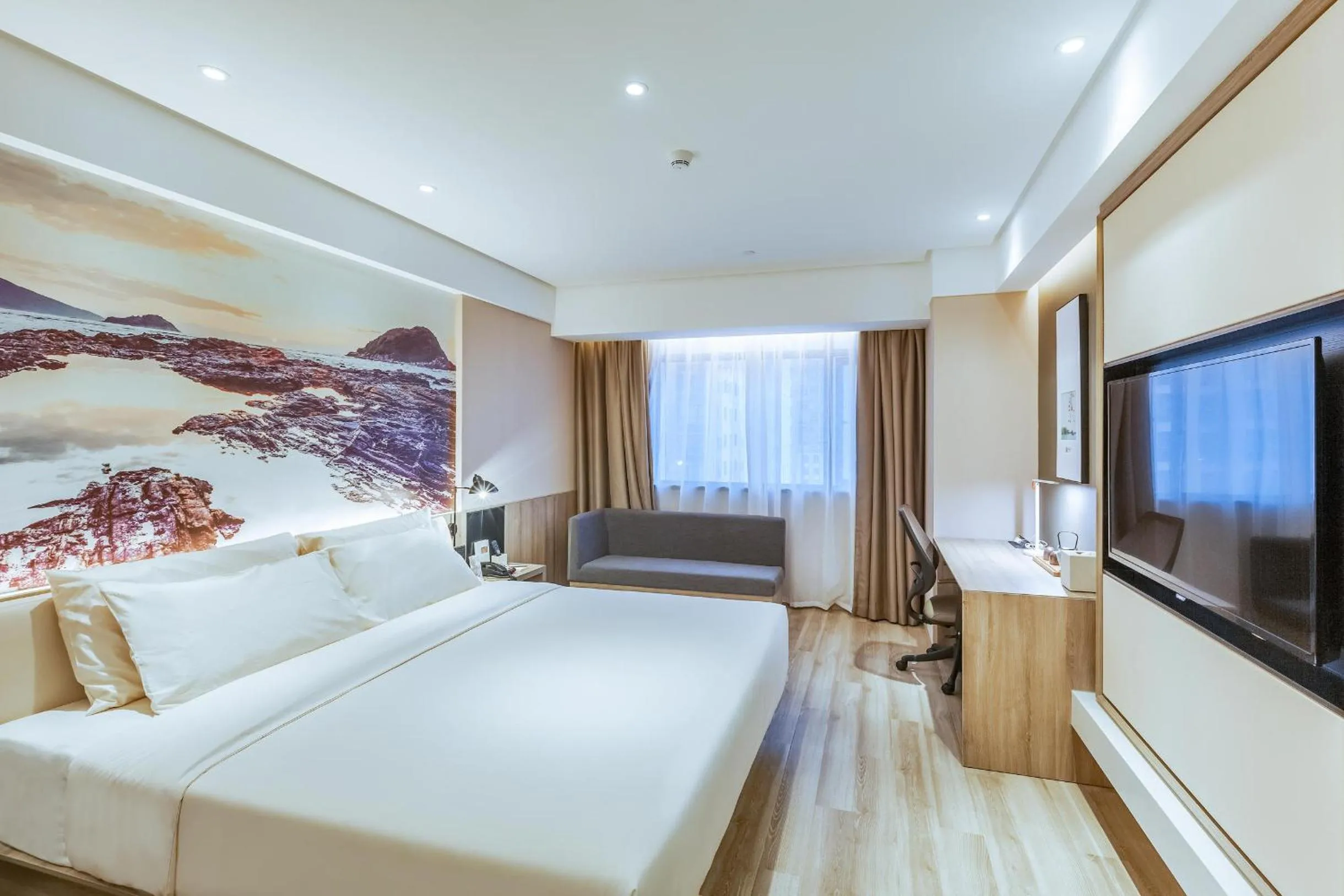 Bed in Atour Hotel Huizhou Huiyang High-speed Railway Station
