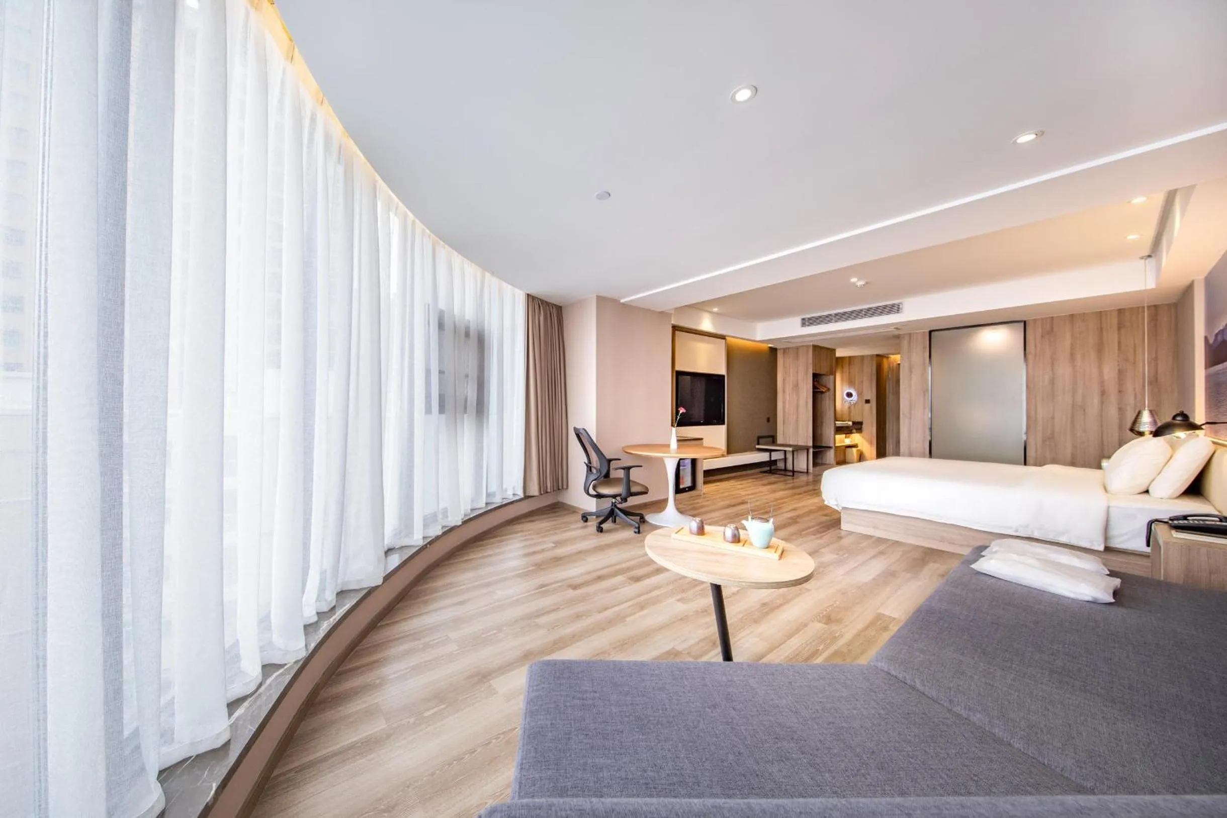 Photo of the whole room in Atour Hotel Huizhou Huiyang High-speed Railway Station