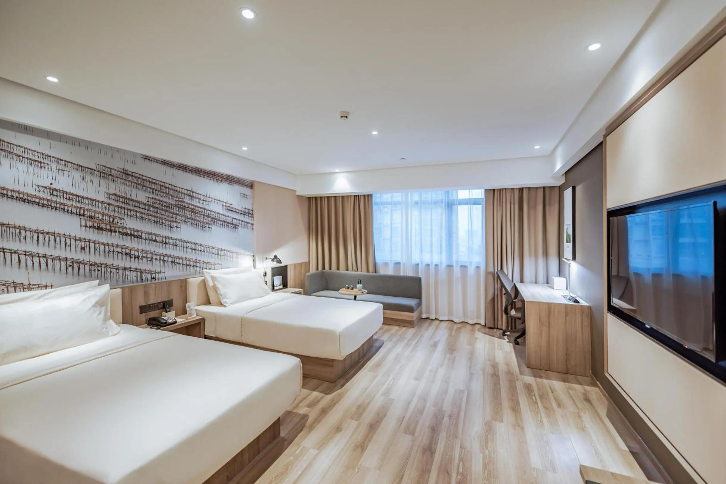 Communal lounge/ TV room, Bed in Atour Hotel Huizhou Huiyang High-speed Railway Station