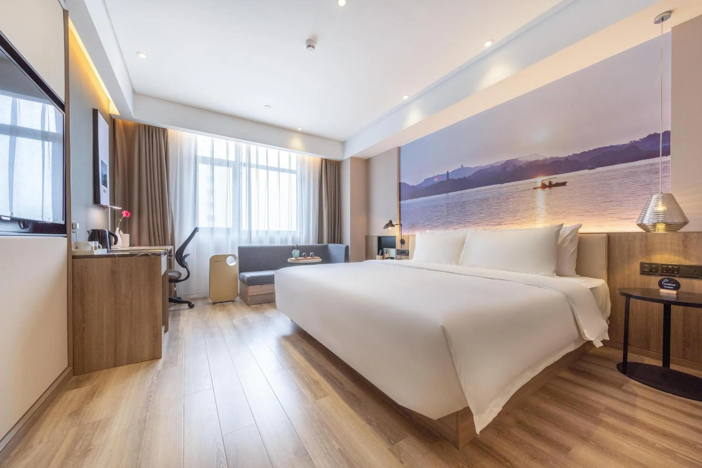Photo of the whole room, Bed in Atour Hotel Huizhou Huiyang High-speed Railway Station