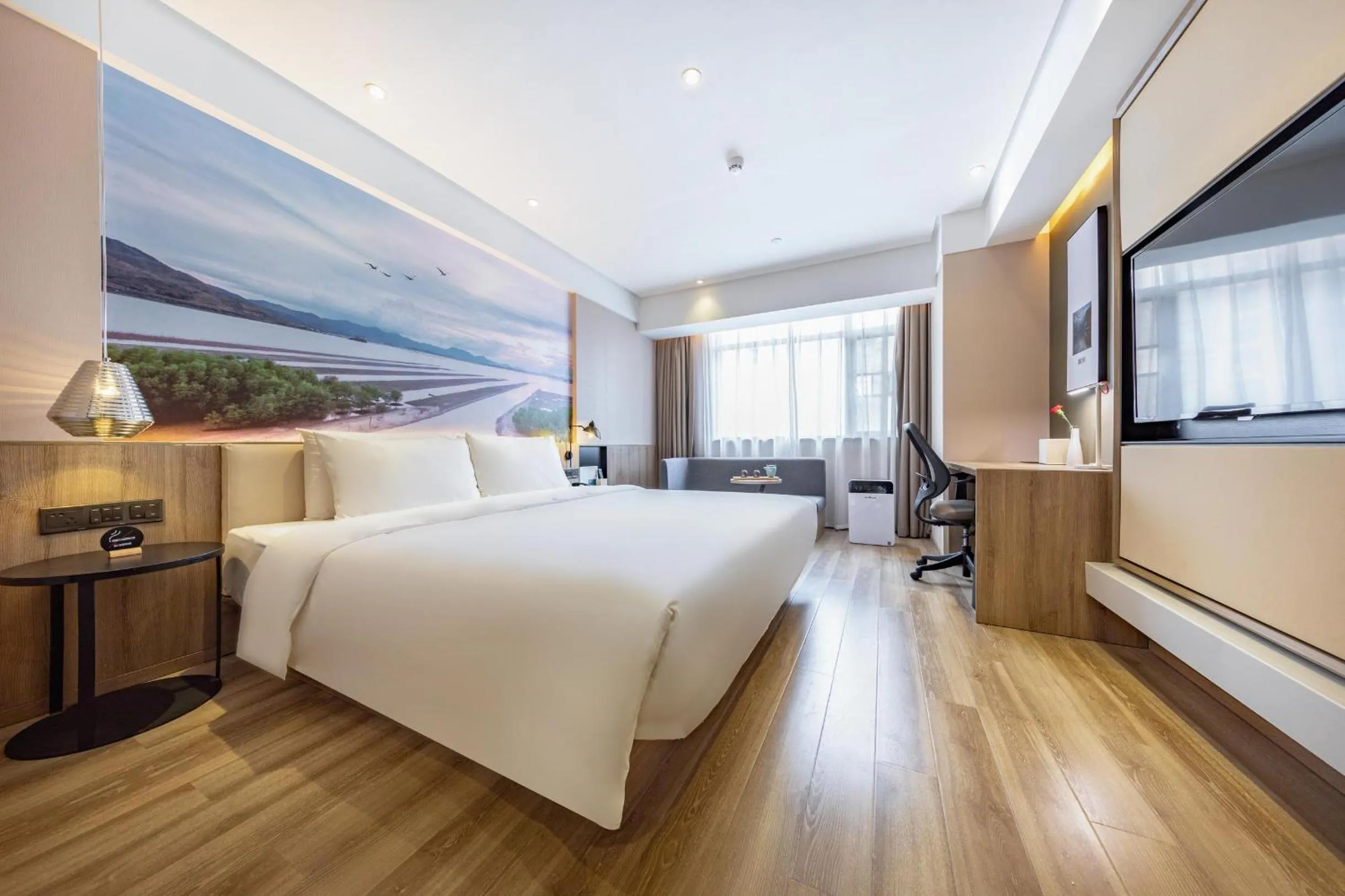 Photo of the whole room, Bed in Atour Hotel Huizhou Huiyang High-speed Railway Station