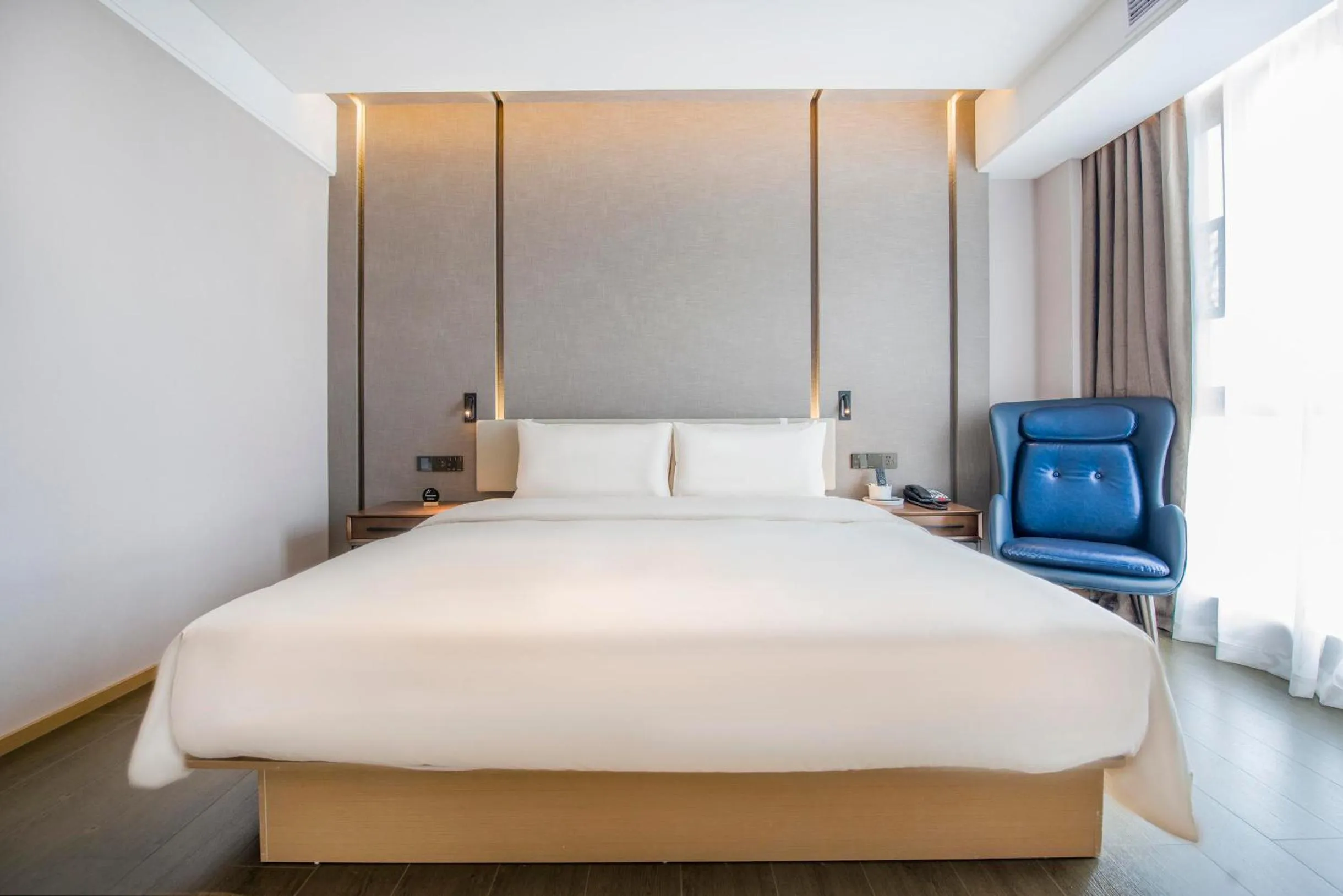 Photo of the whole room, Bed in Atour Hotel Zhongshan Tanzhou