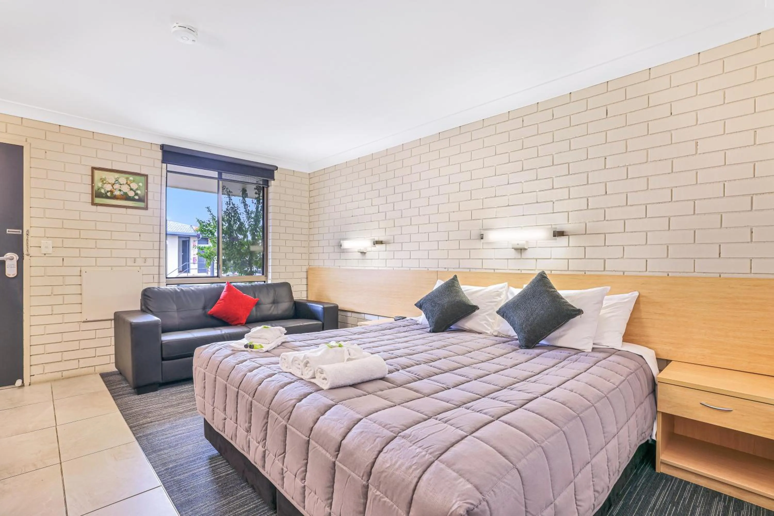 Bed in Stagecoach Inn Motel