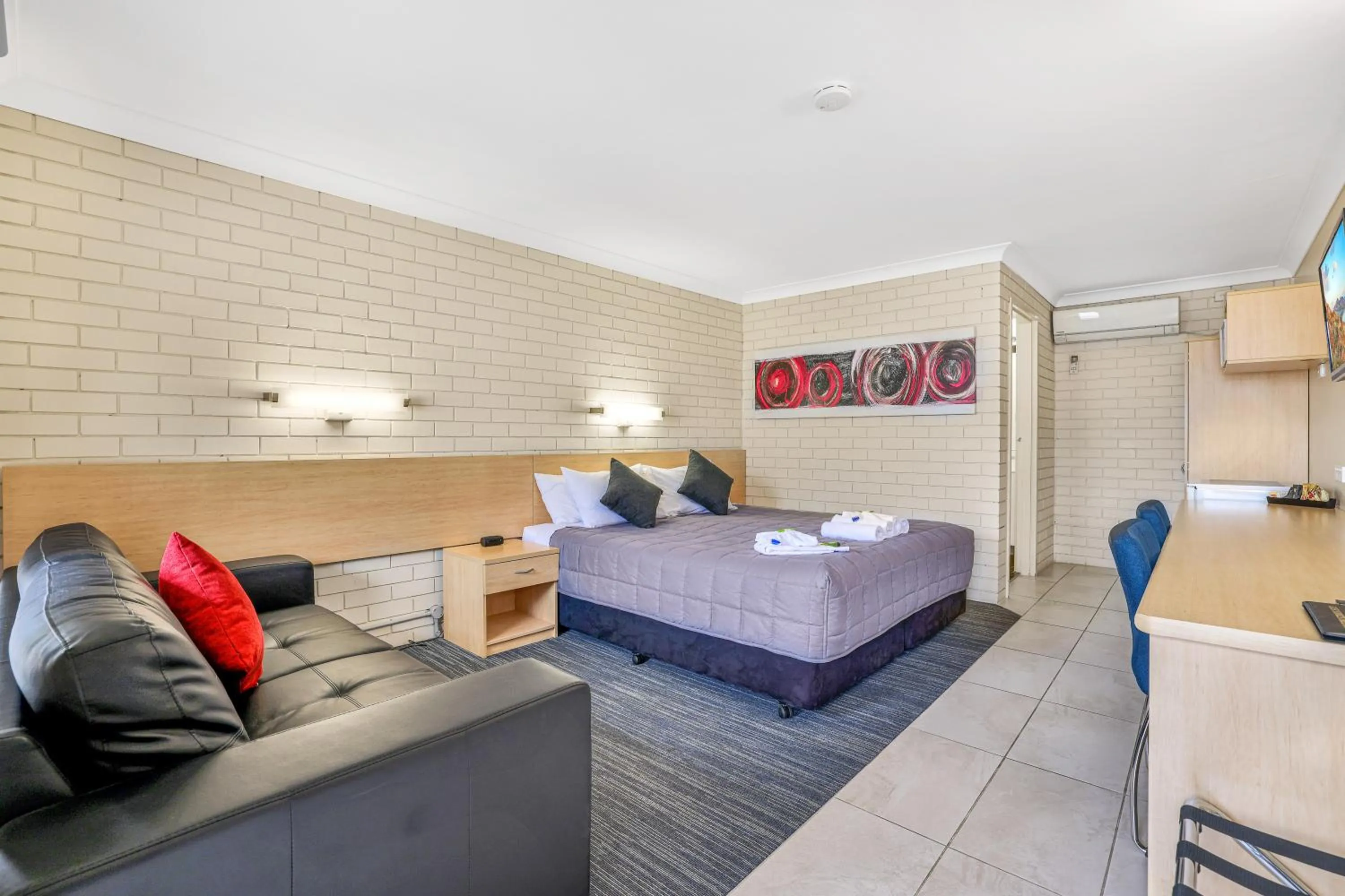 Bed in Stagecoach Inn Motel