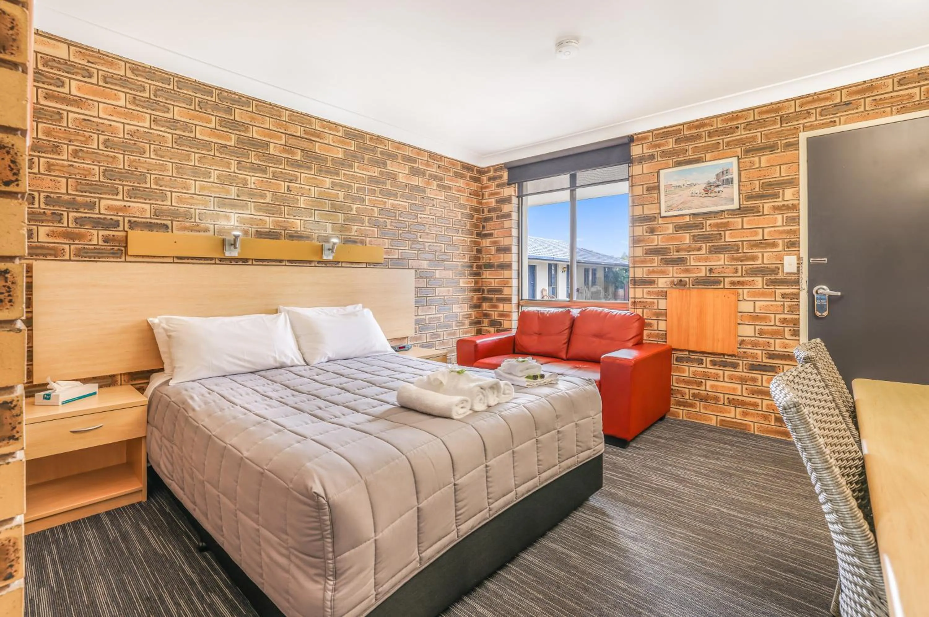 Bed in Stagecoach Inn Motel