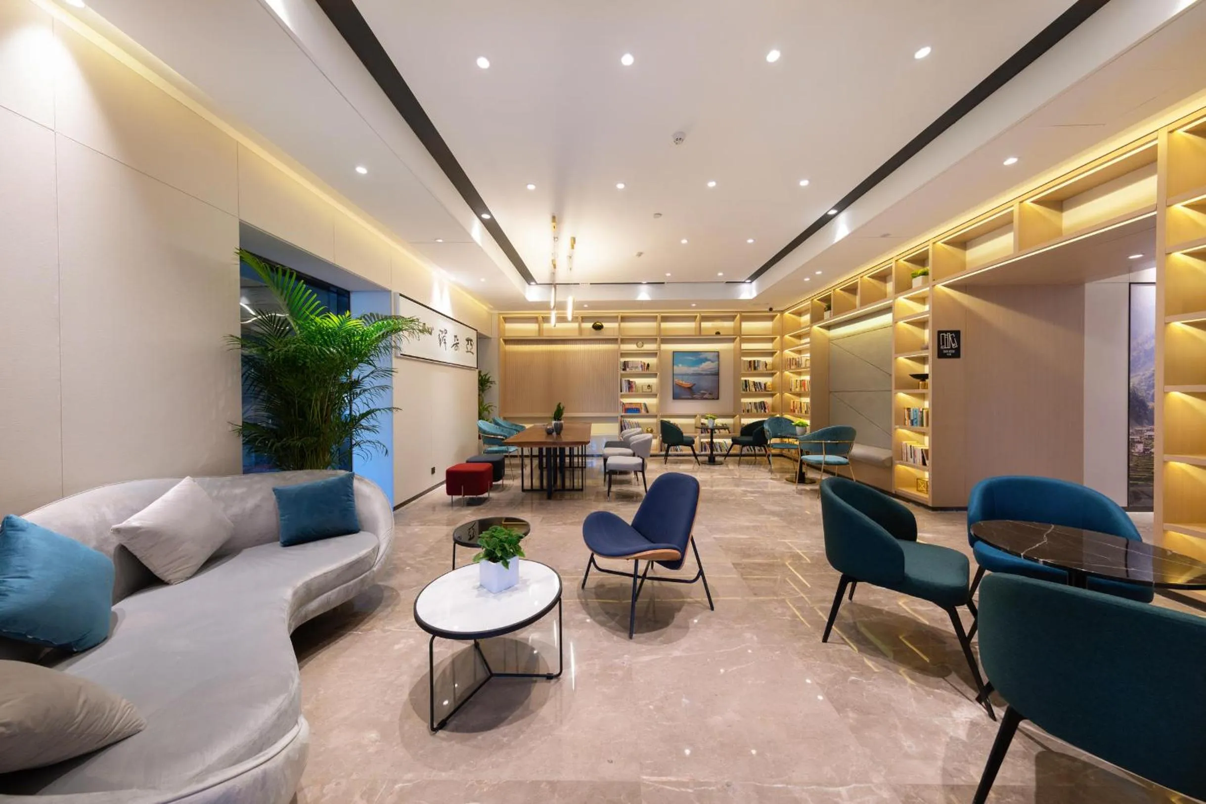 Atour Hotel Kunming South High Speed ​​Railway Station University Town