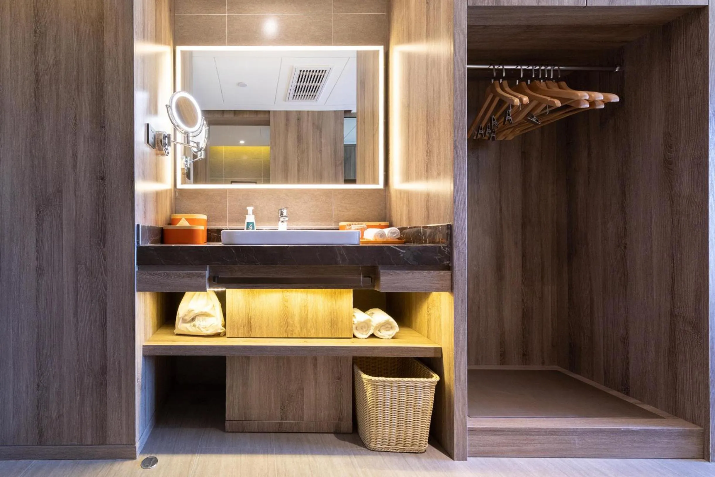 Atour Hotel Kunming South High Speed ​​Railway Station University Town