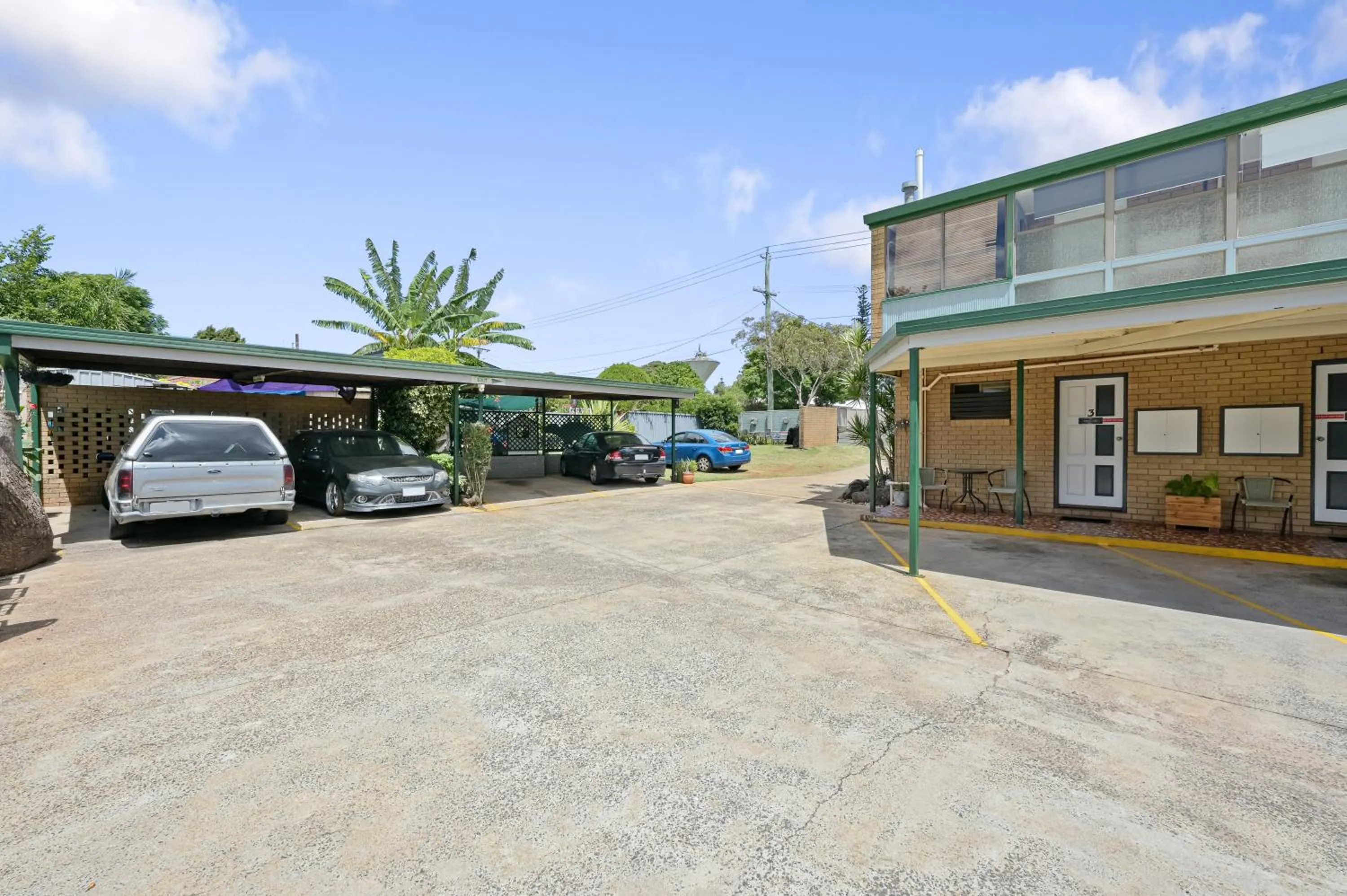 Parking in Raceview Motor Inn