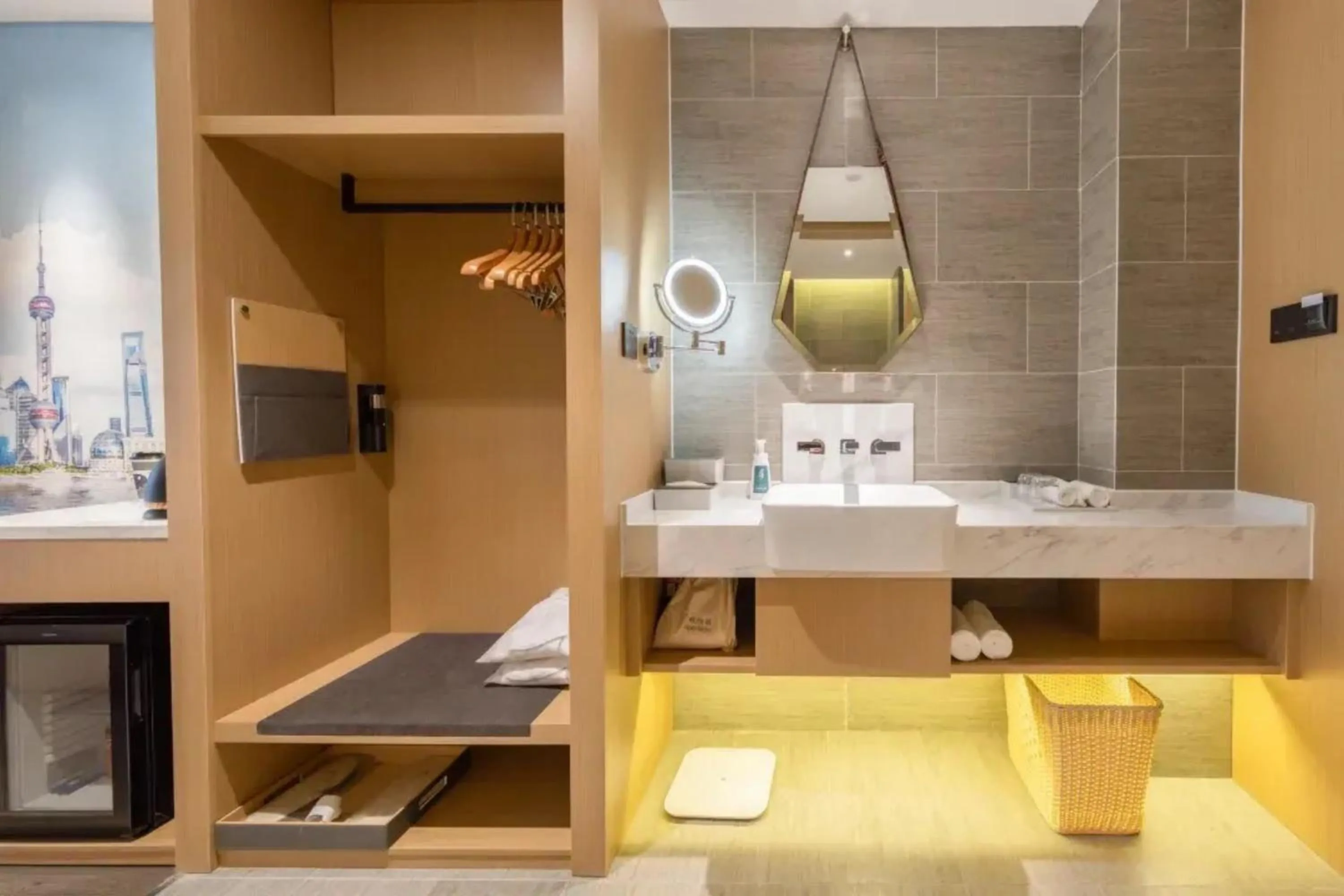 wardrobe in Atour Hotel Shanghai Caohejing