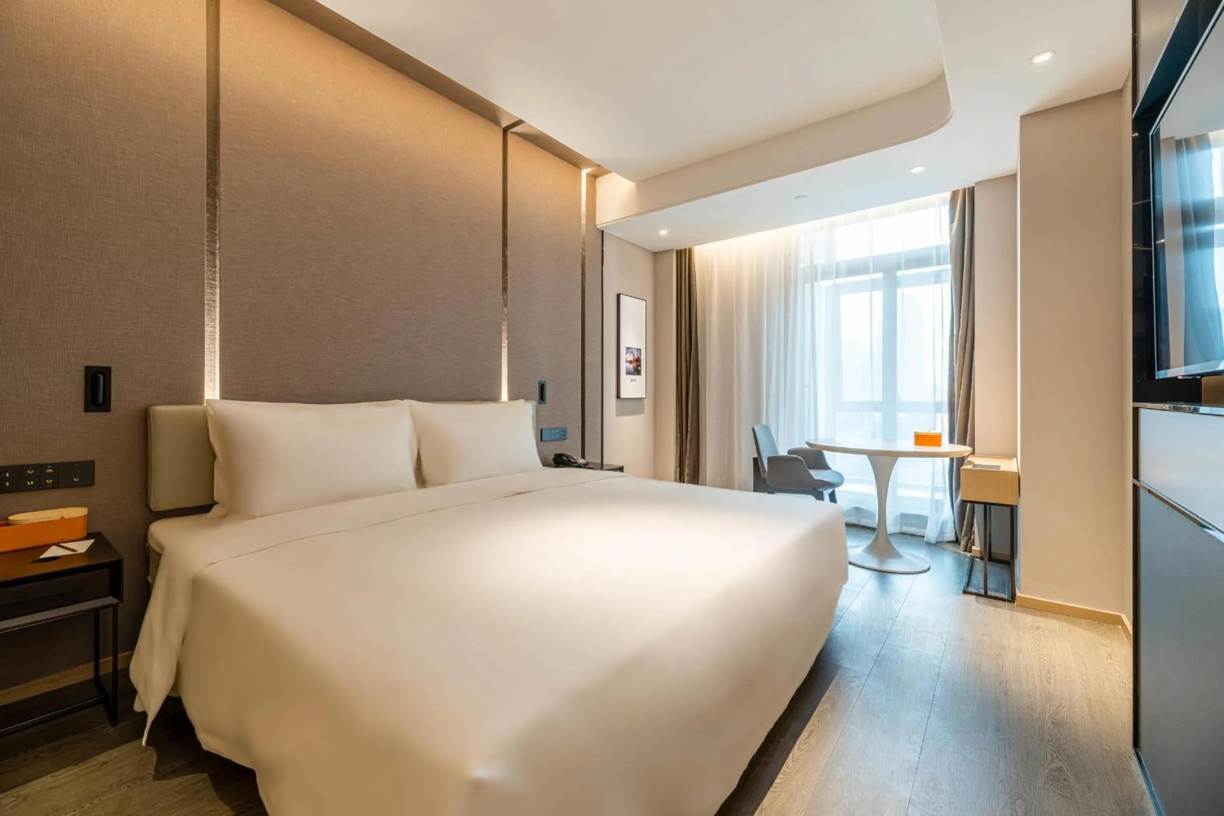 Bed in Atour Hotel Hangzhou Qianjiang Century City International Expo Center