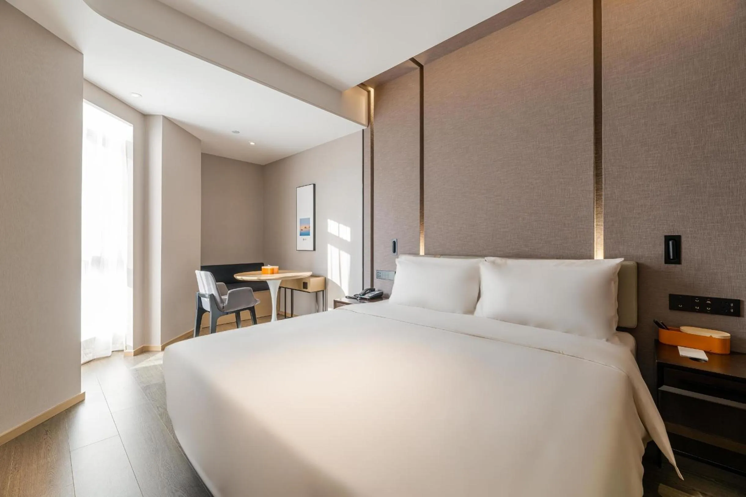 Bed in Atour Hotel Hangzhou Qianjiang Century City International Expo Center