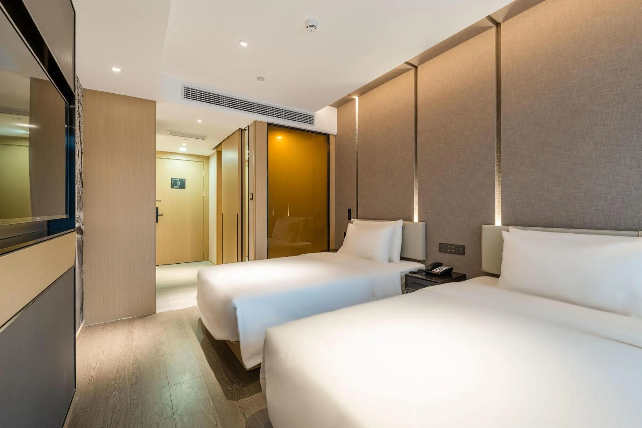 Bed in Atour Hotel Hangzhou Qianjiang Century City International Expo Center