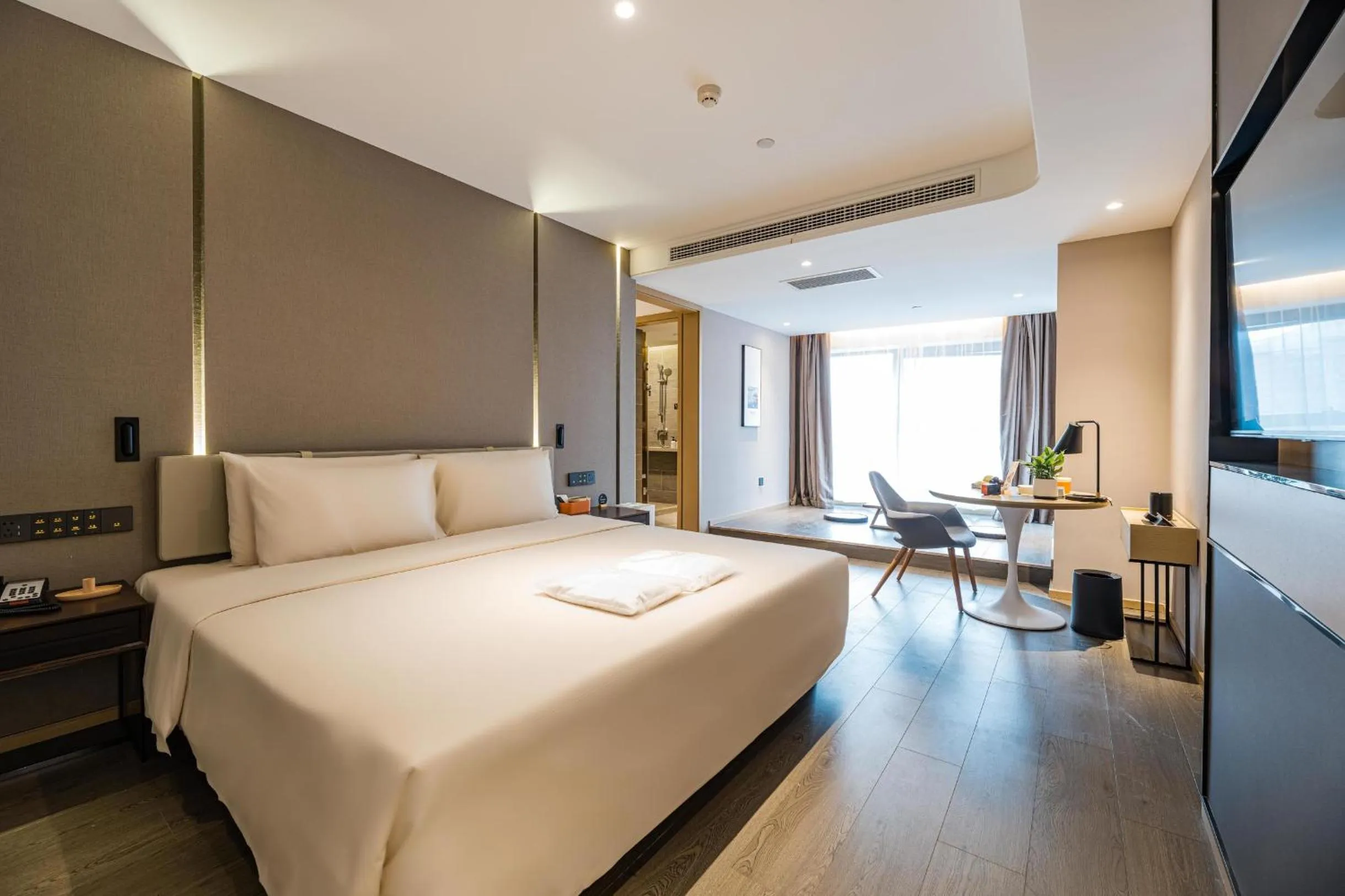 Bed in Atour Hotel Hangzhou Huanglong Wanke Xueyuan Road