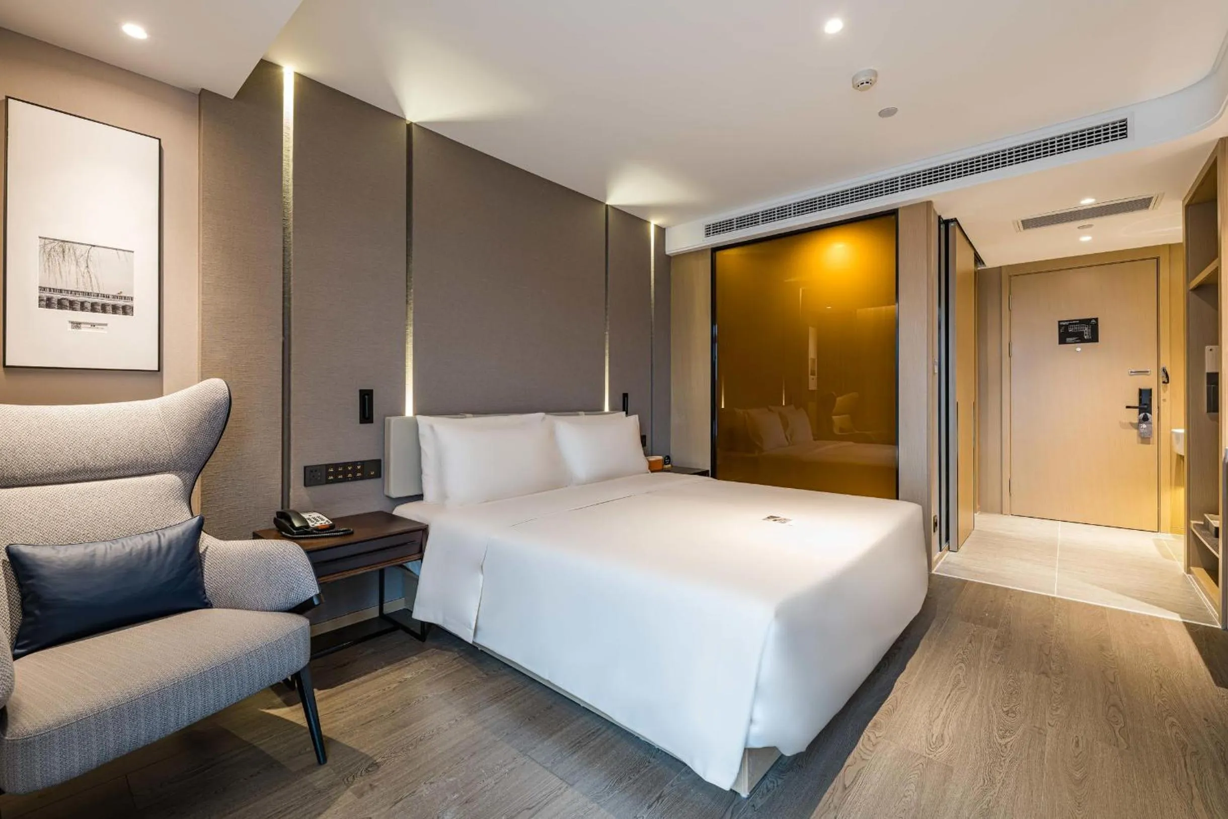 Bed in Atour Hotel Hangzhou Huanglong Wanke Xueyuan Road