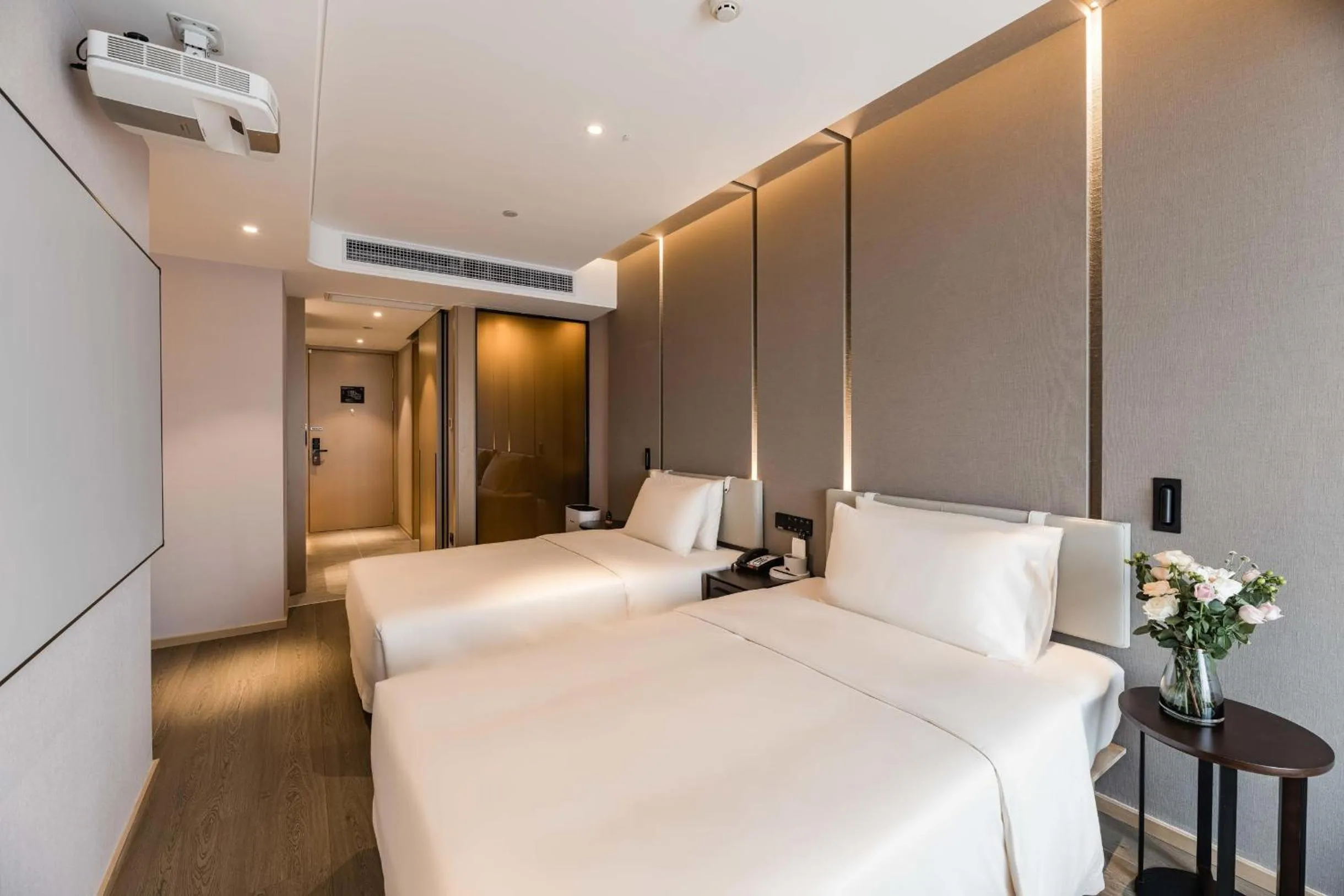 Bed in Atour Hotel Hangzhou West Lake Wulin Plaza North Jianguo Road