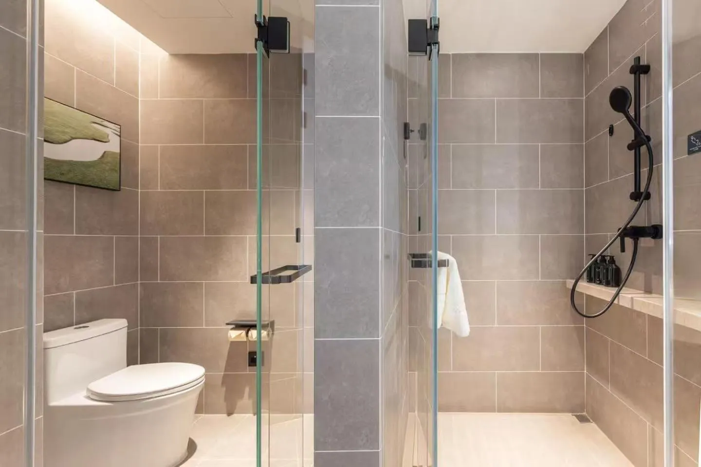 Bathroom in Atour Hotel Hangzhou Xiaoshan South Railway Station Xiaoshan Road