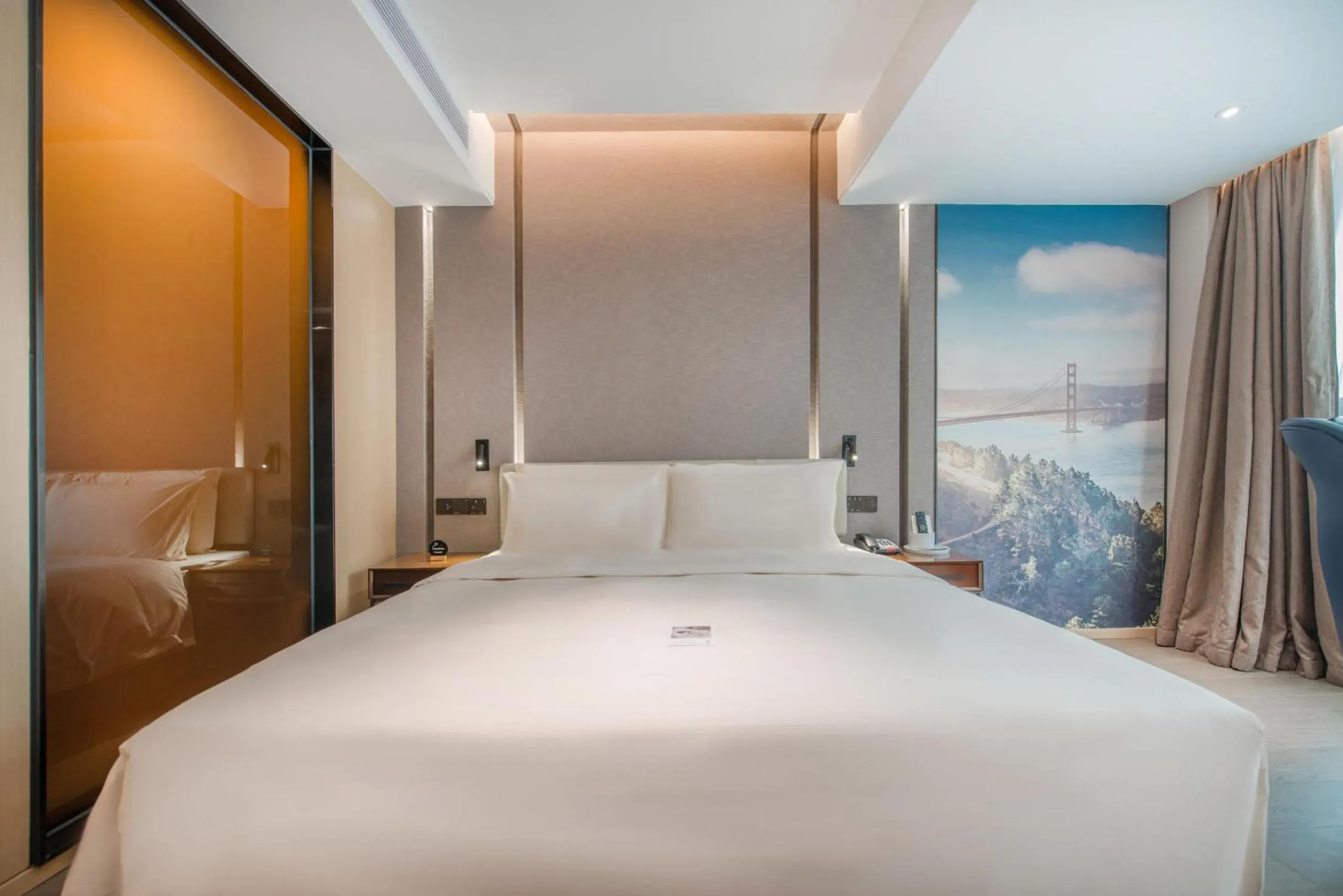 Bed in Atour Hotel Guangzhou Sanyuanli-Guangzhou Baiyun Railway-Fiee Self-Service Laundry