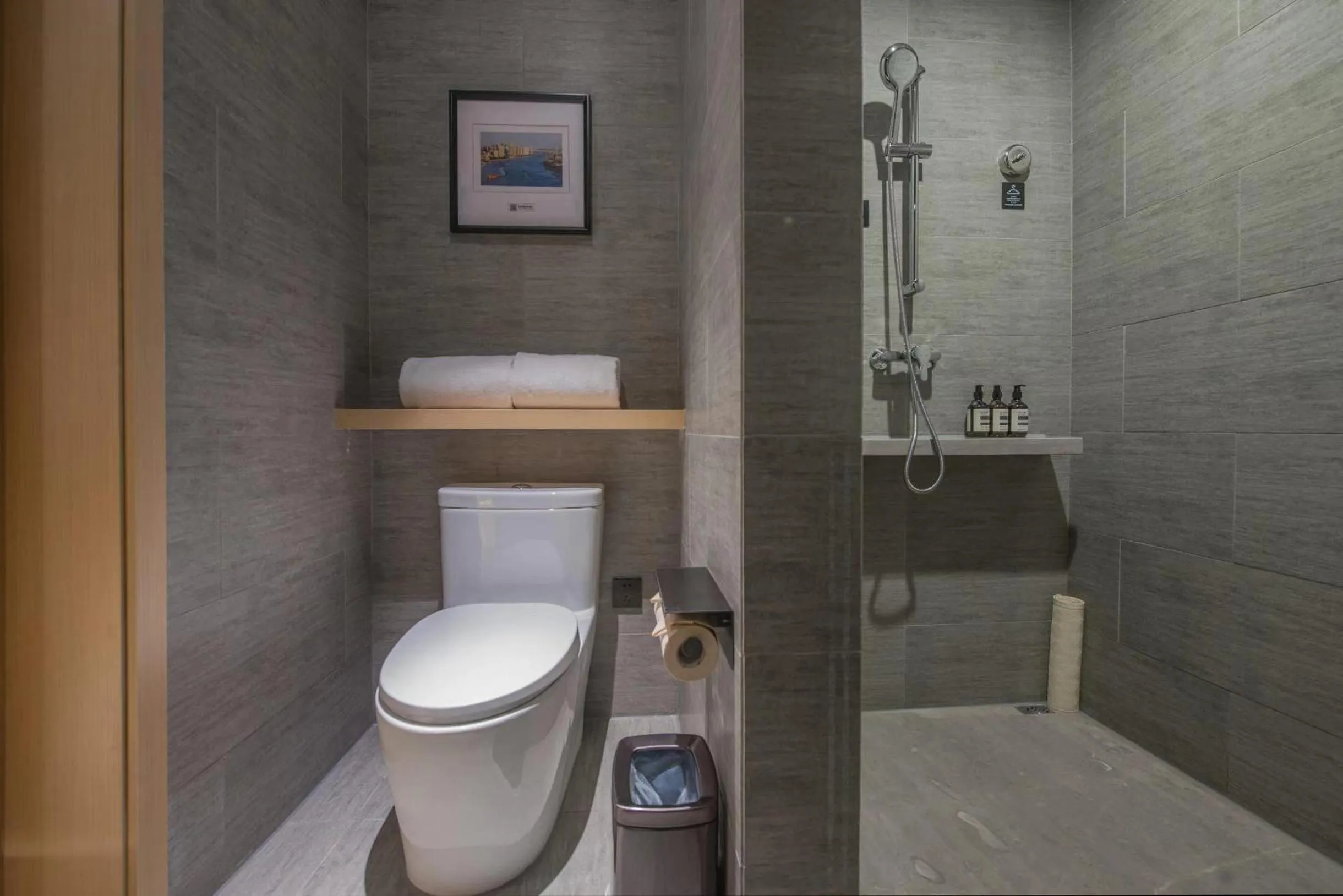 Shower in Atour Hotel Guangzhou Sanyuanli-Guangzhou Baiyun Railway-Fiee Self-Service Laundry