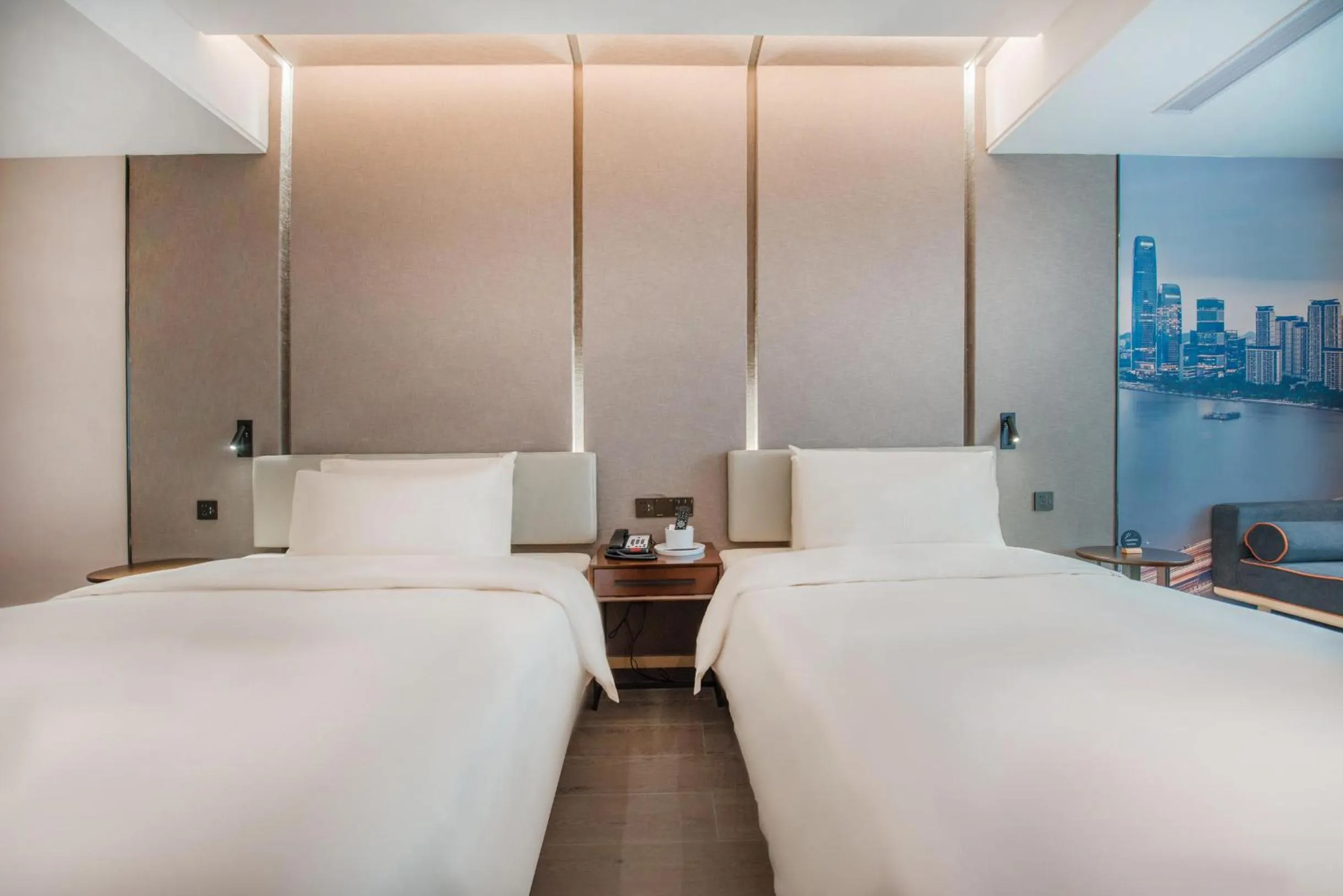 Bed in Atour Hotel Guangzhou Sanyuanli-Guangzhou Baiyun Railway-Fiee Self-Service Laundry